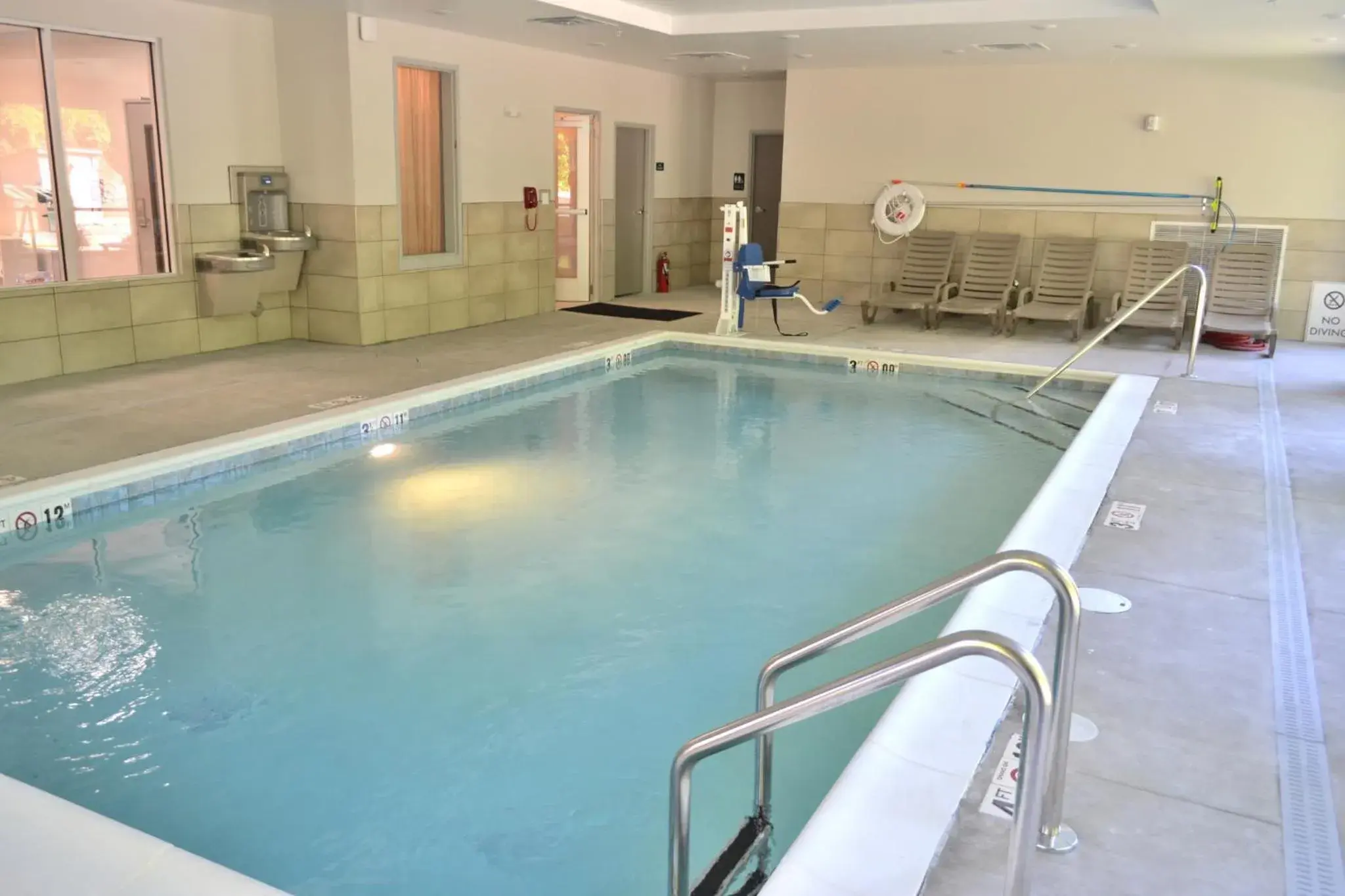 Swimming pool in MainStay Suites Gatlinburg Downtown Area Swimming pool in MainStay Suites Gatlinburg Downtown Area