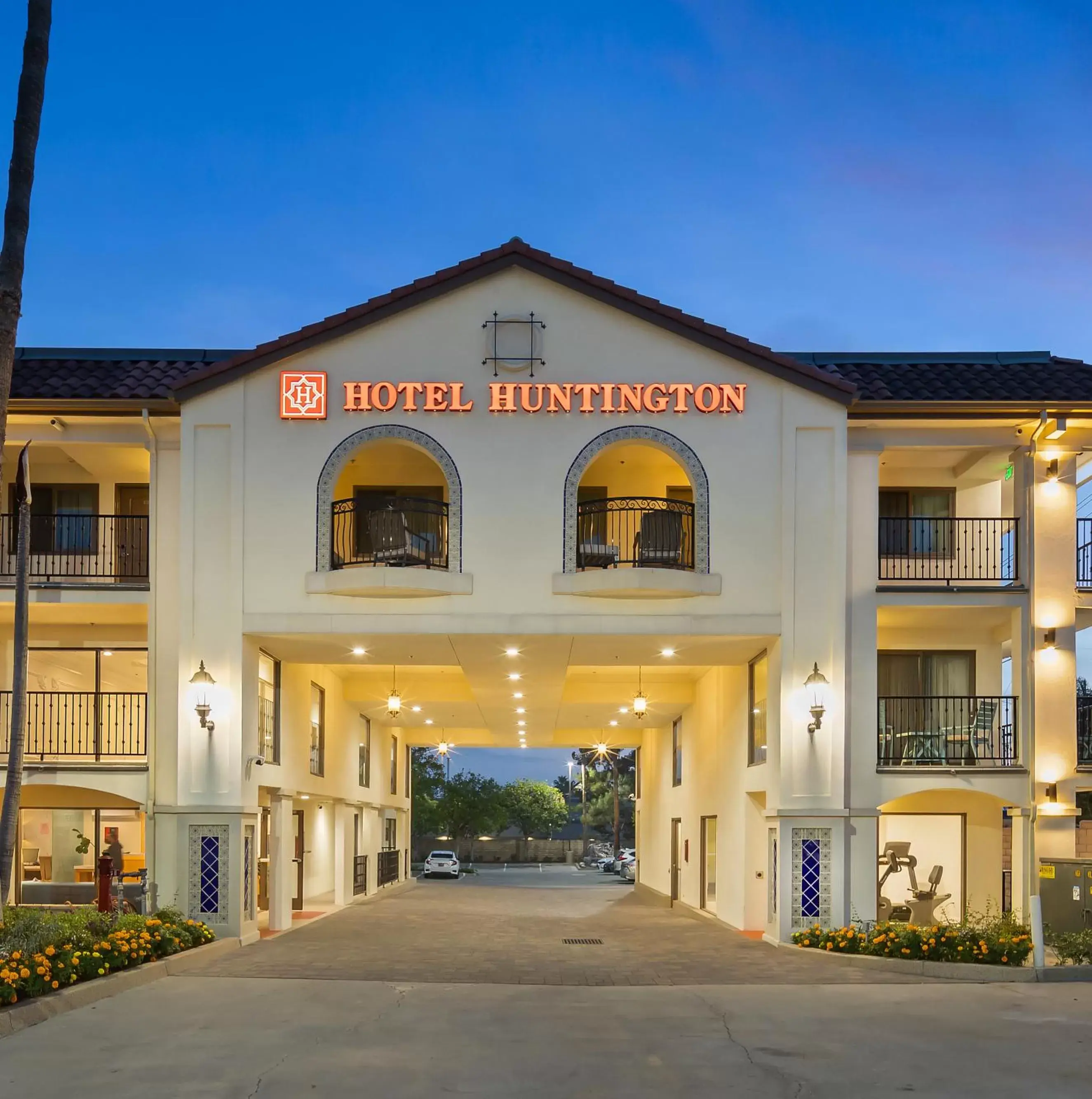 Lobby or reception, Property Building in Hotel Huntington