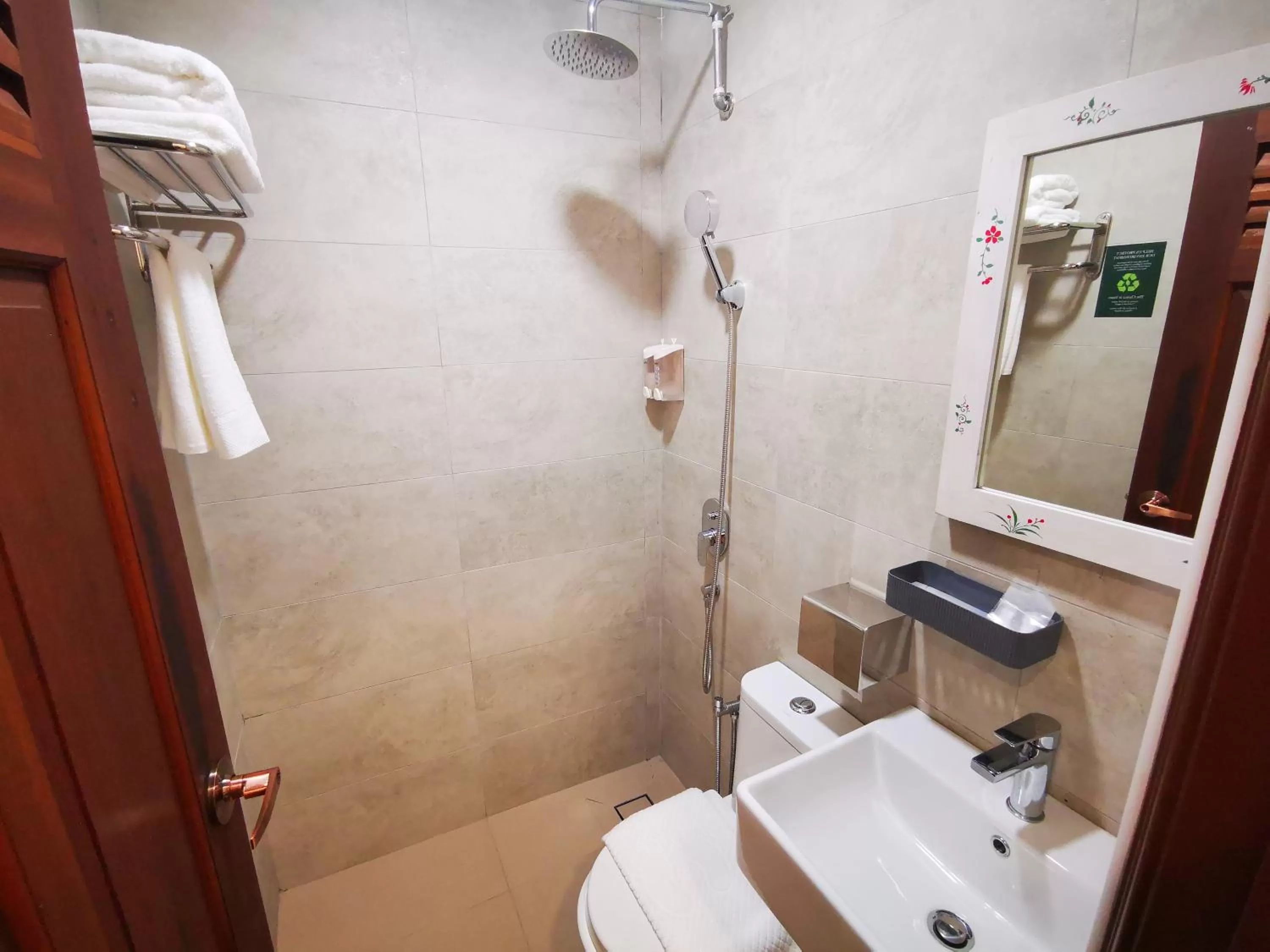 Shower in Mclane Boutique Hotel