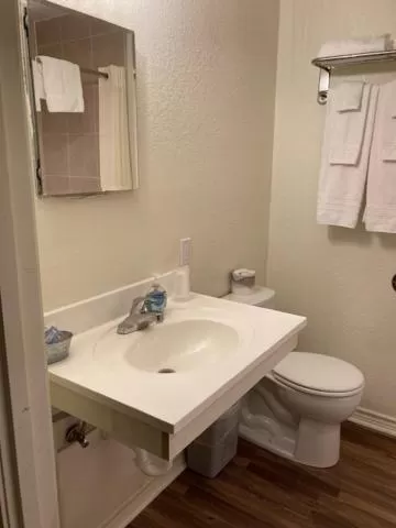 Bathroom in Horseshoe Riverside Lodge