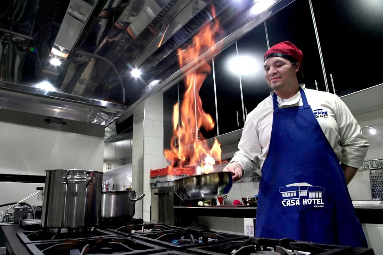 Restaurant/places to eat, Staff in Casa Hotel Achumani