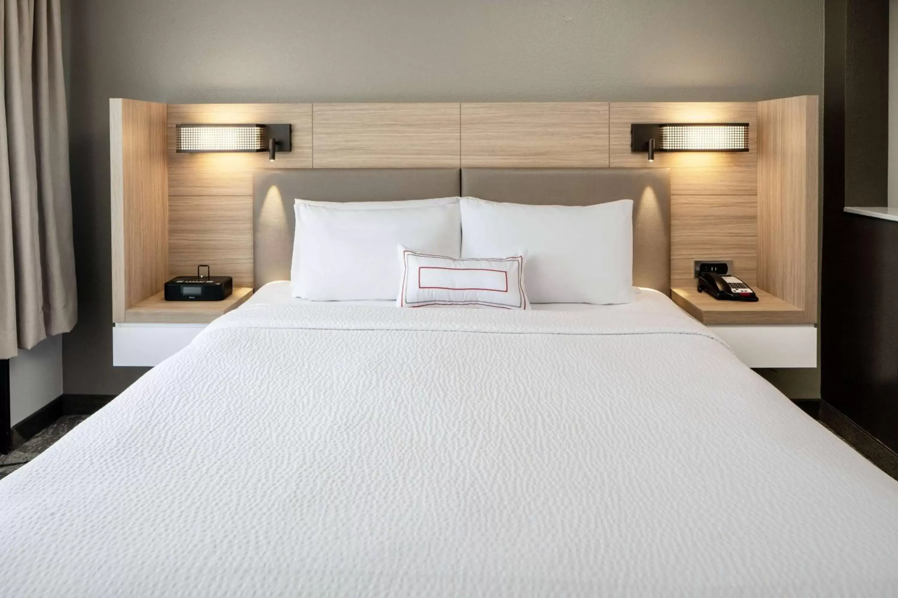 Bedroom, Bed in Sonesta Select Seattle Renton Suites
