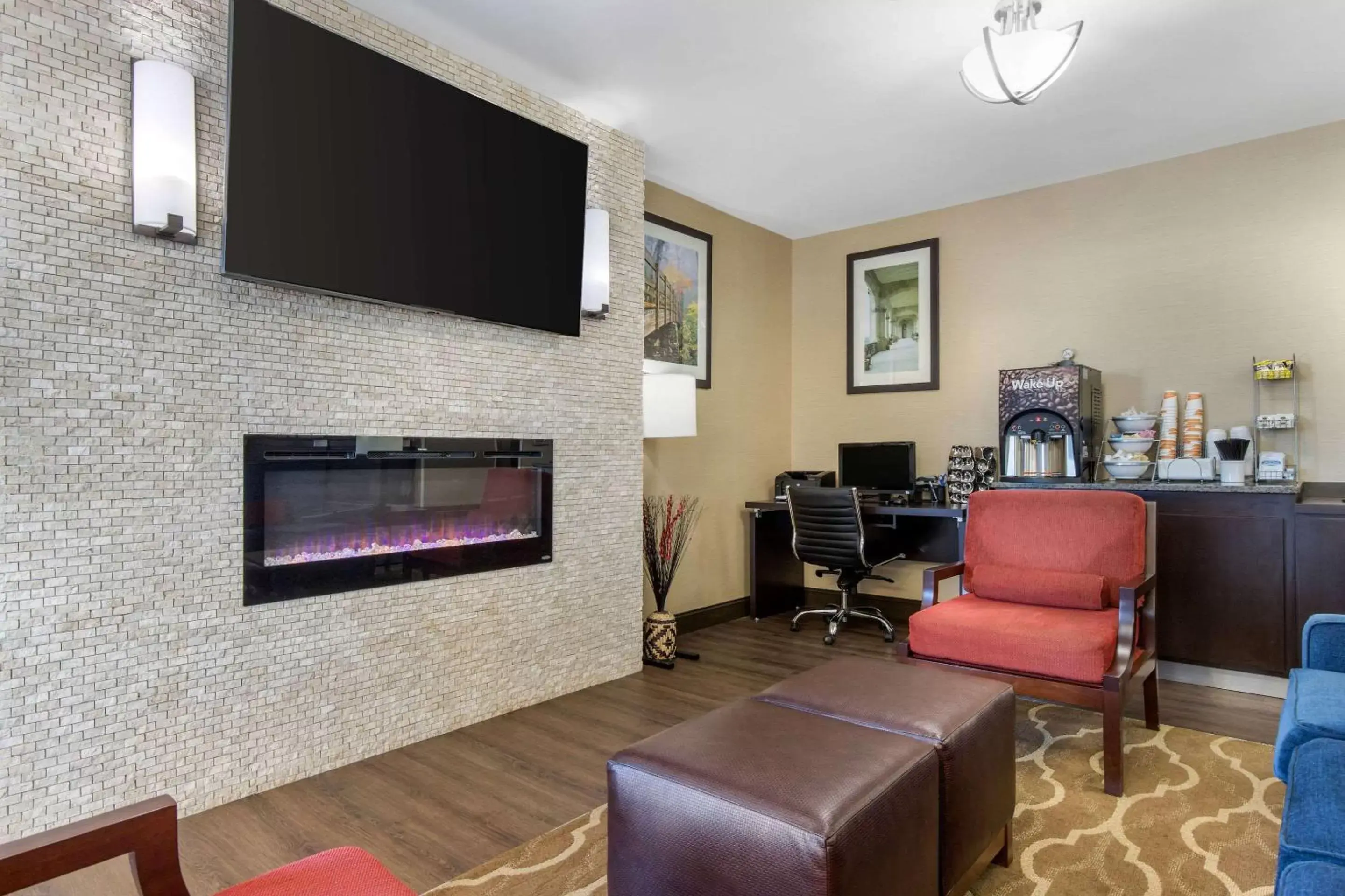 Lobby or reception, TV/Entertainment Center in Comfort Inn