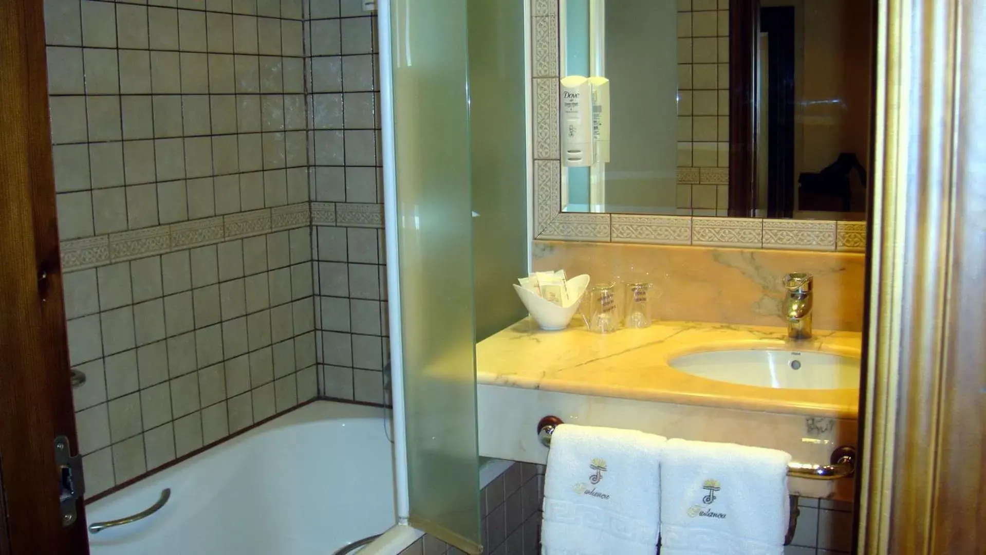 Bathroom in Hotel Spa Tudanca Aranda