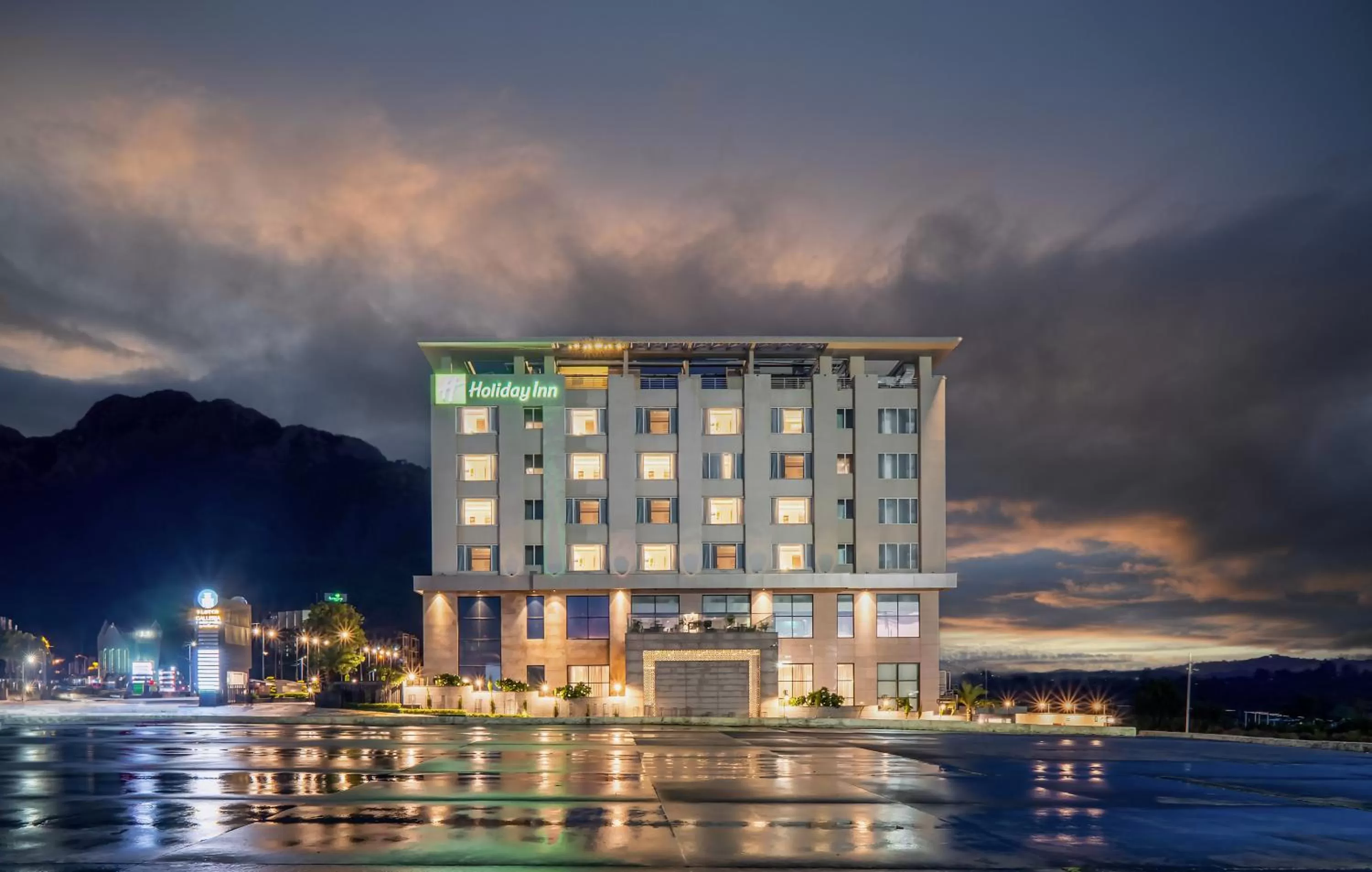 Property building in Holiday Inn Katra Vaishno Devi by IHG