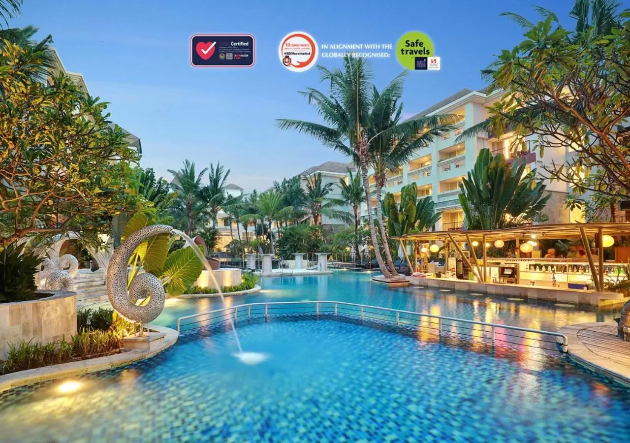 Swimming Pool in Swiss-Belresort Watu Jimbar Swimming Pool in Swiss-Belresort Watu Jimbar