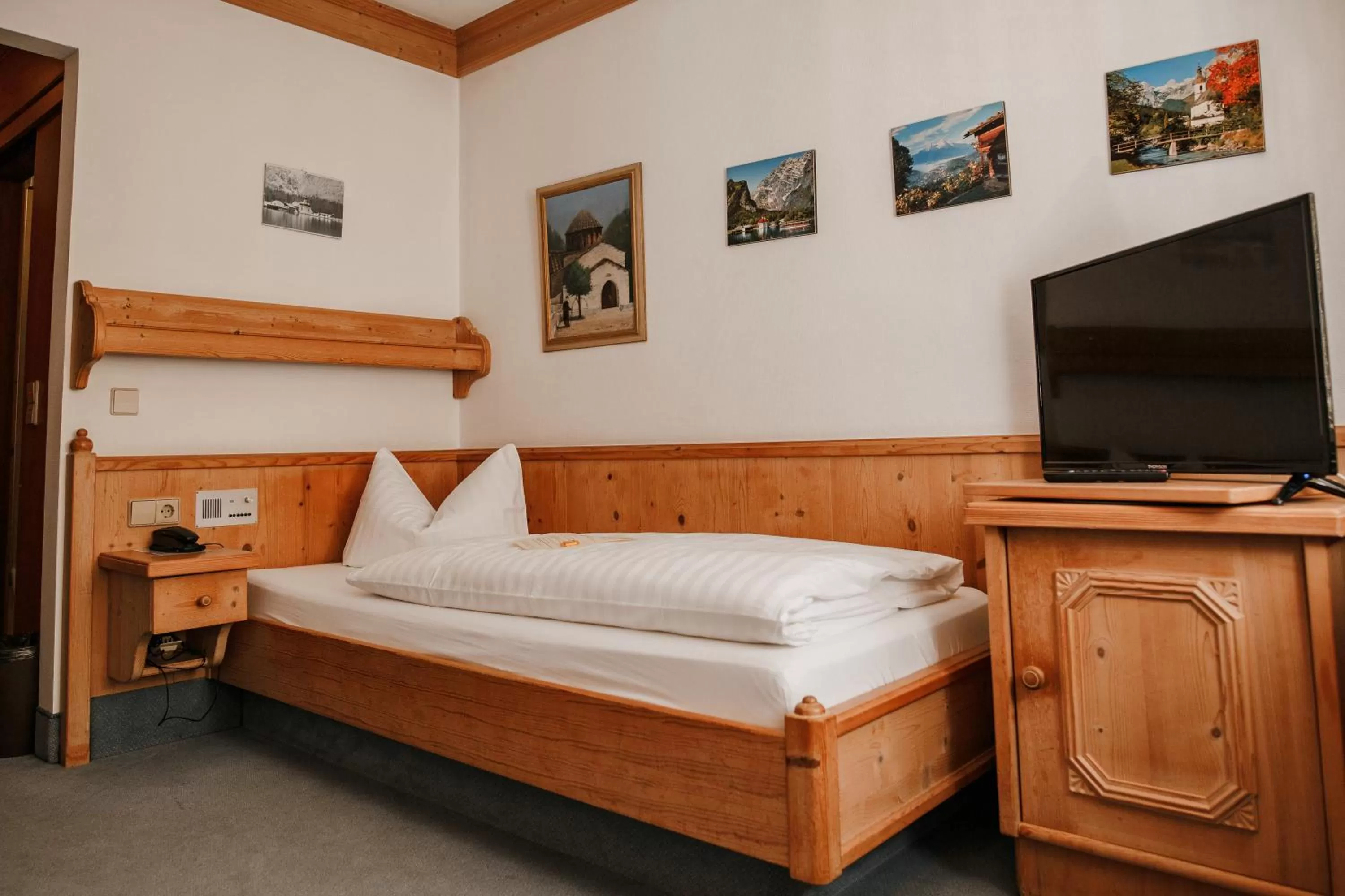 Bed in Hotel Vier Jahreszeiten