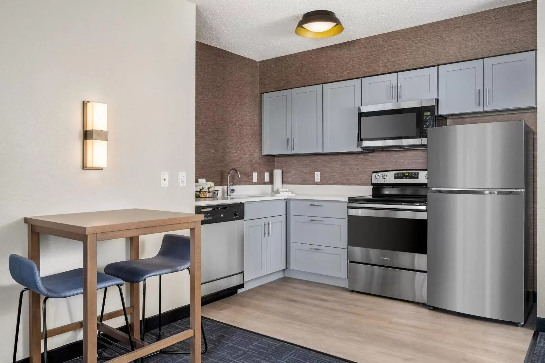 Kitchen/Kitchenette in Residence Inn by Marriott Chicago Naperville/Warrenville