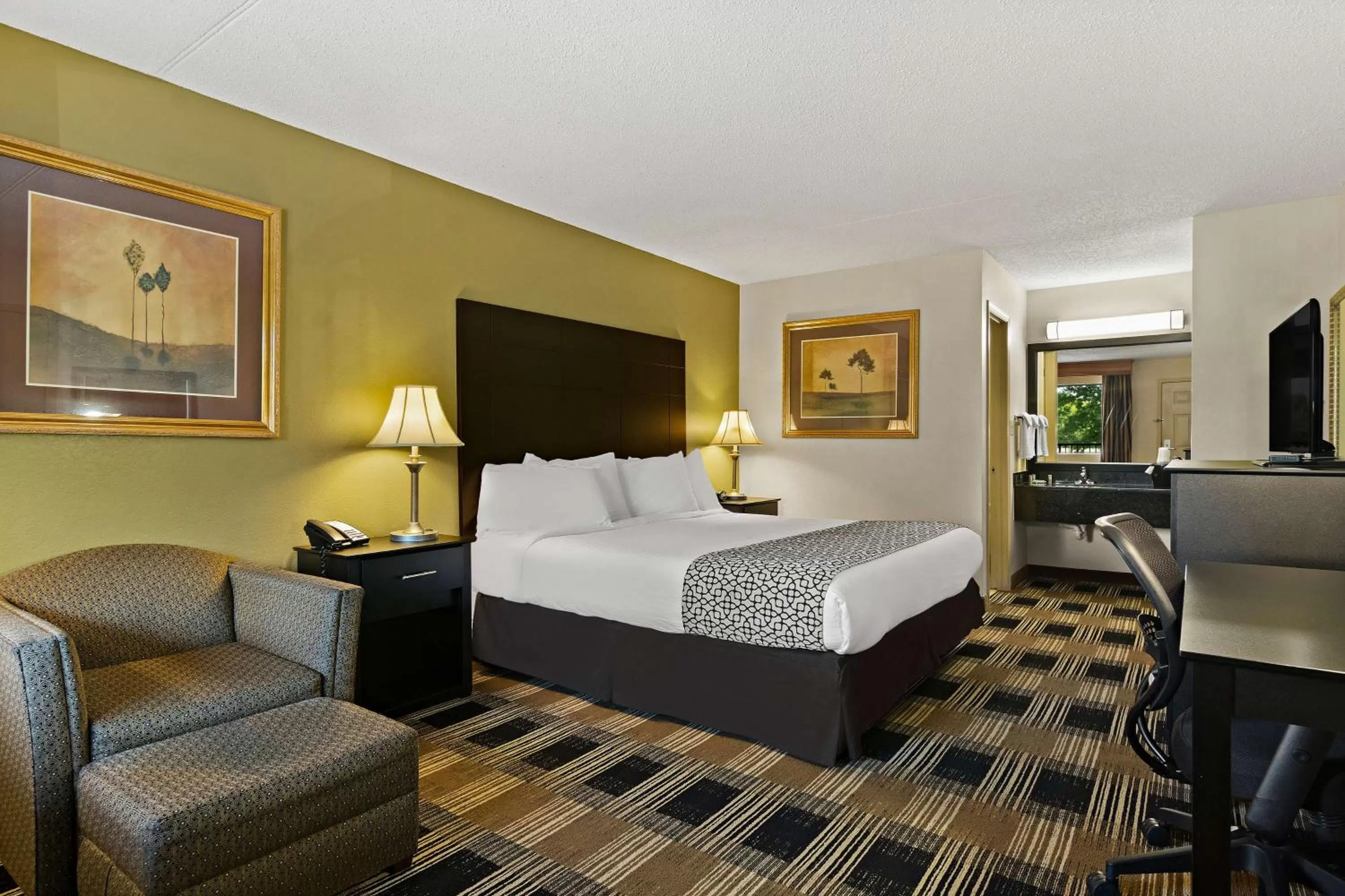 Bedroom, Bed in Best Western Windsor Suites