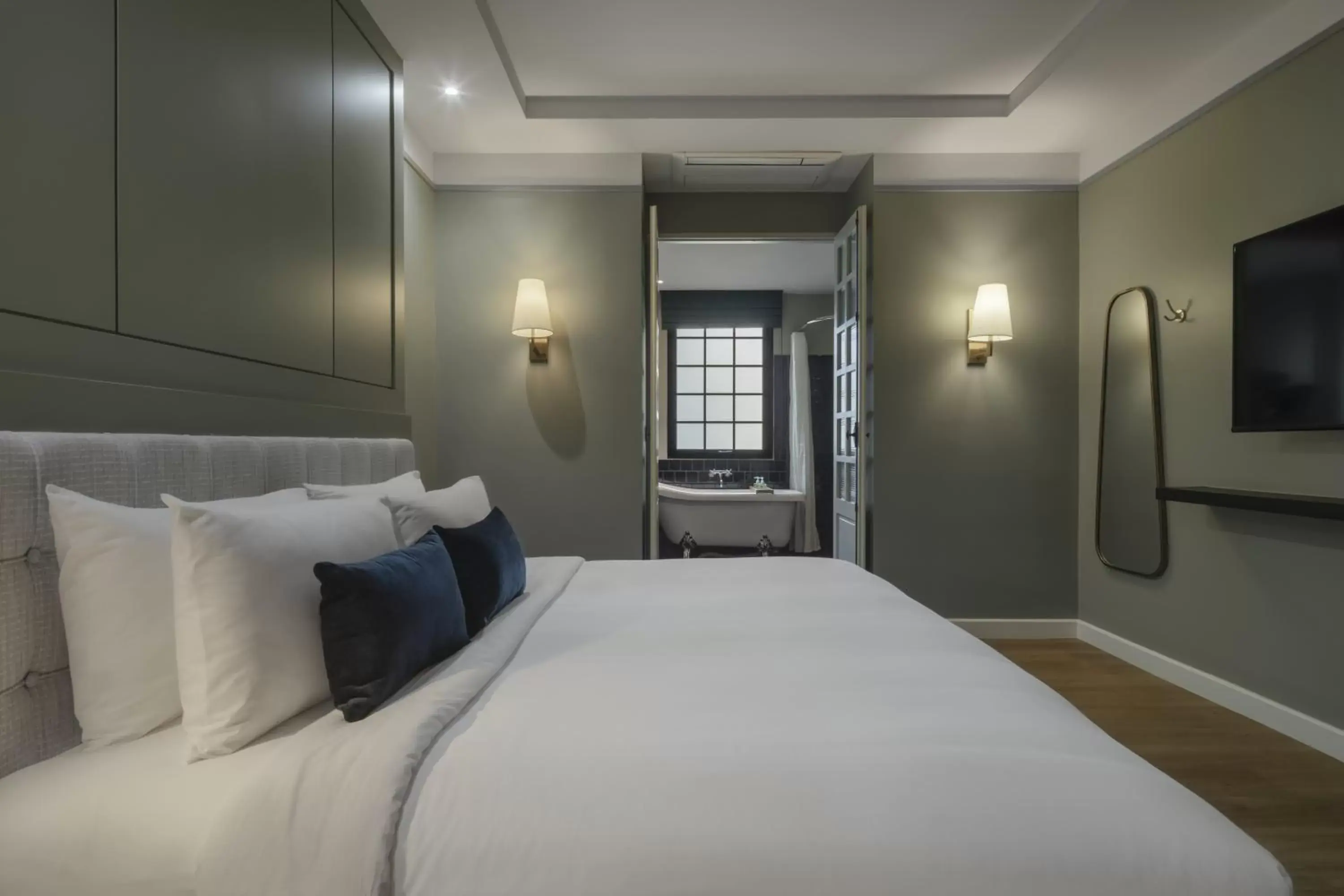 Double Room with Private Bathroom in Hotel Thomas Bangkok Double Room with Private Bathroom in Hotel Thomas Bangkok