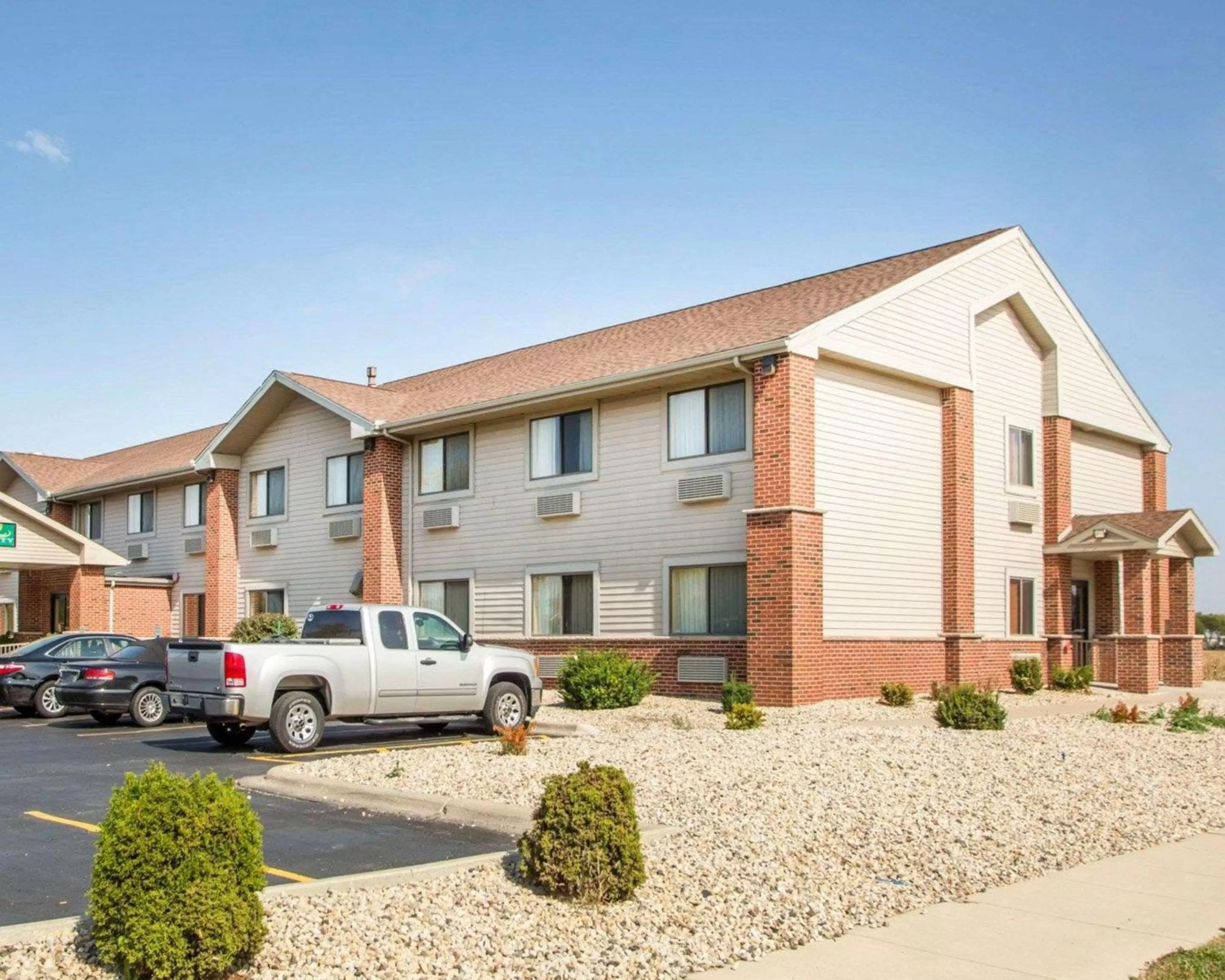 Property building in Quality Inn Ottawa near Starved Rock State Park