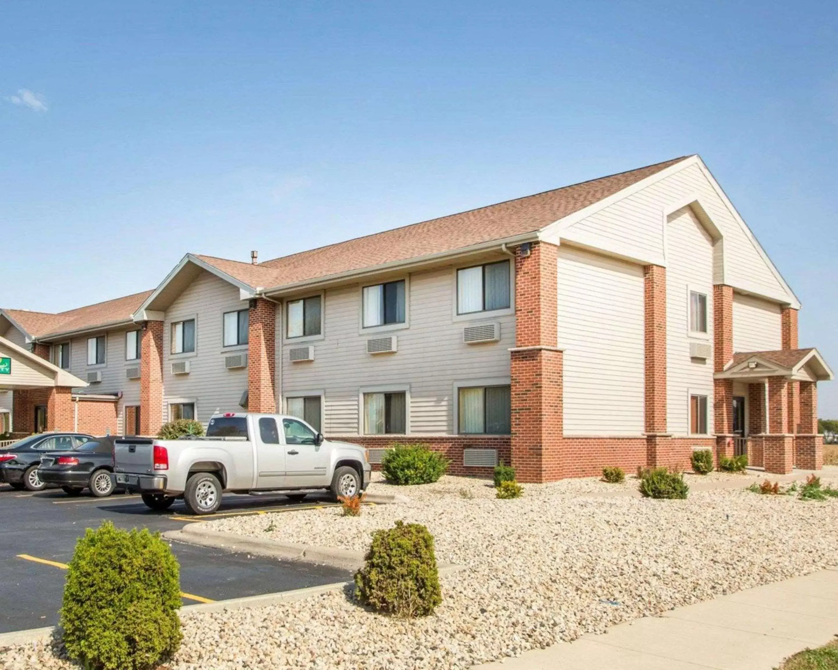 Property Building in Quality Inn Ottawa near Starved Rock State Park