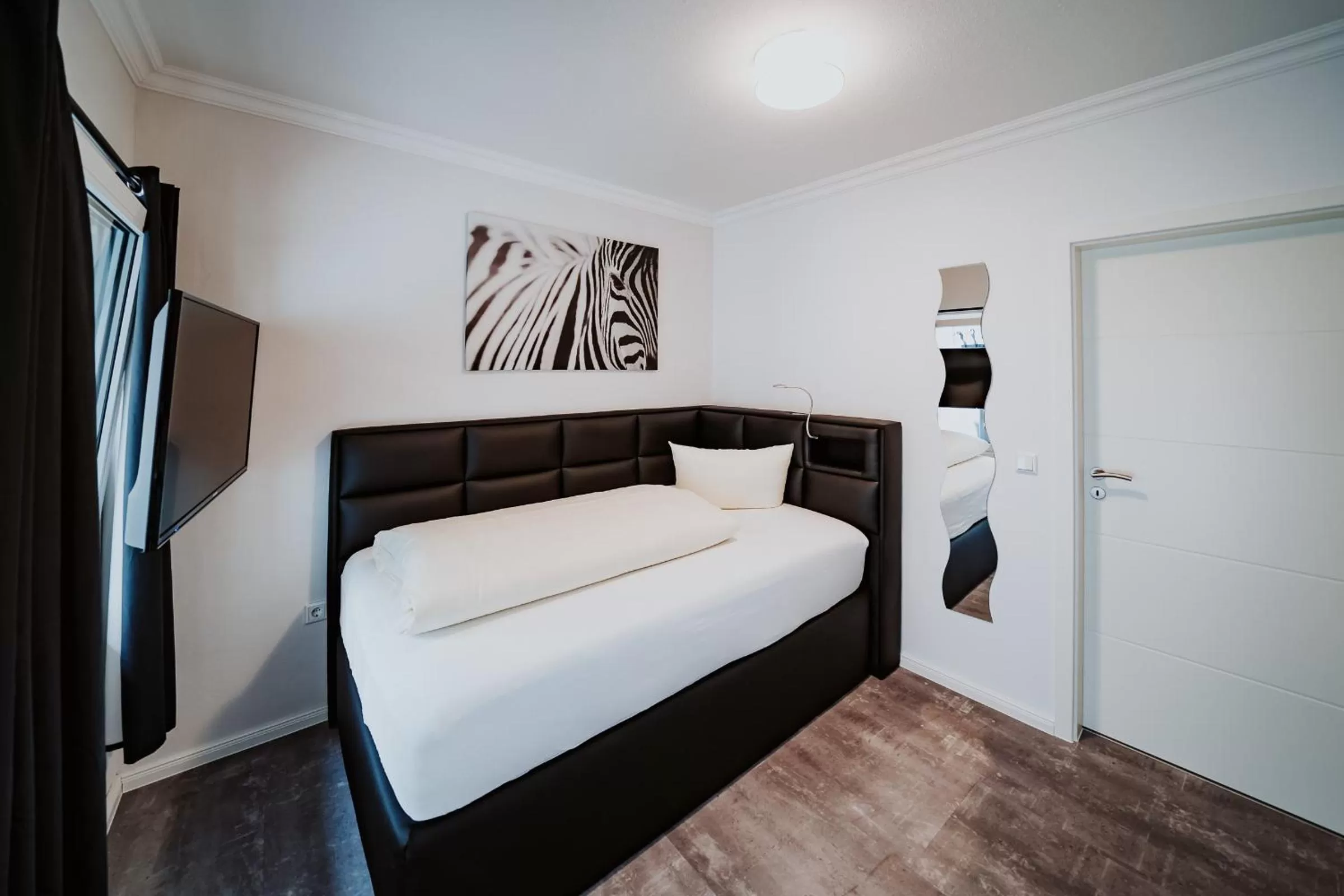 Bed in RobrookS Hotel Garni