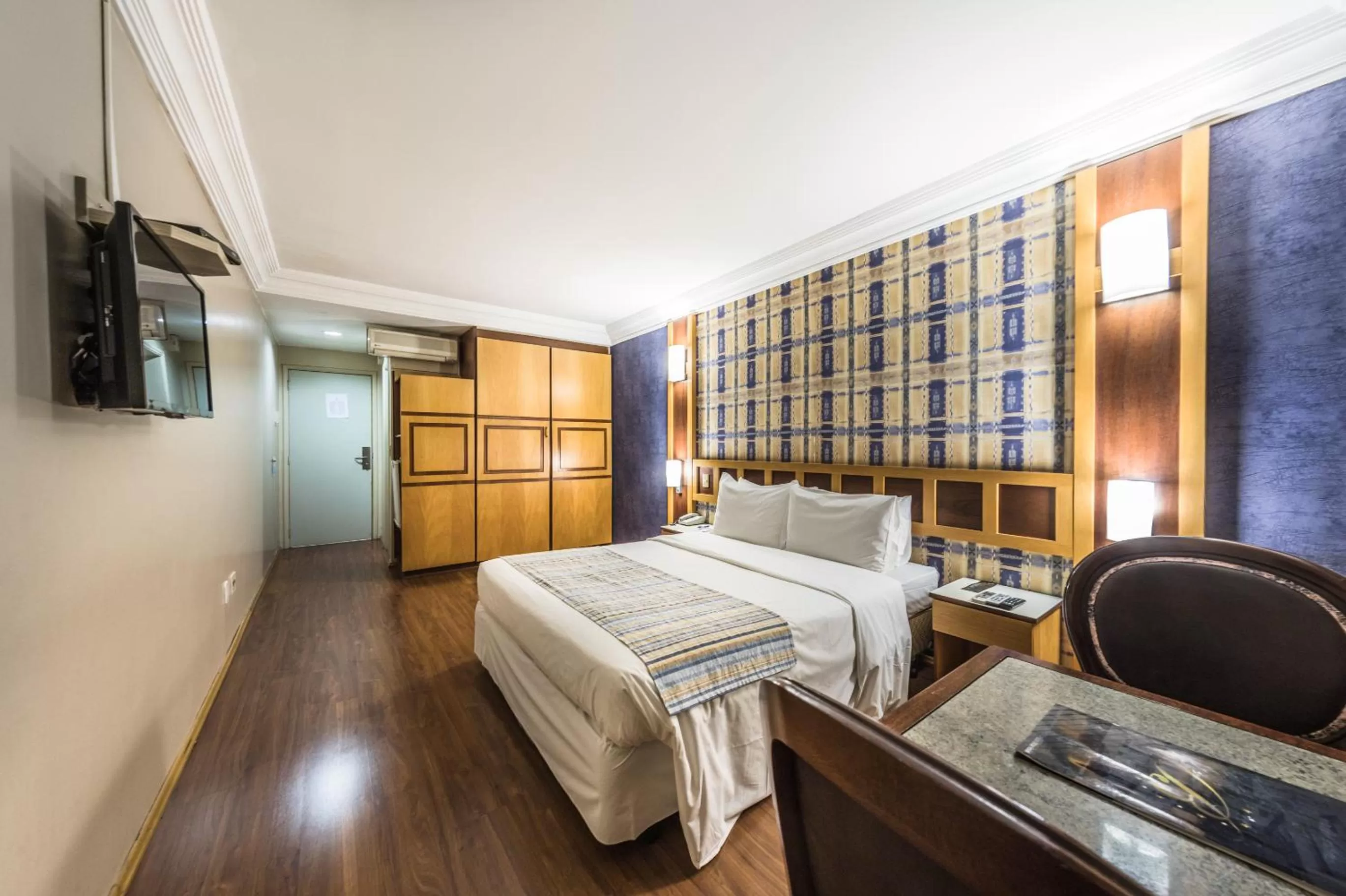 Bed in Monumental Bittar Hotel