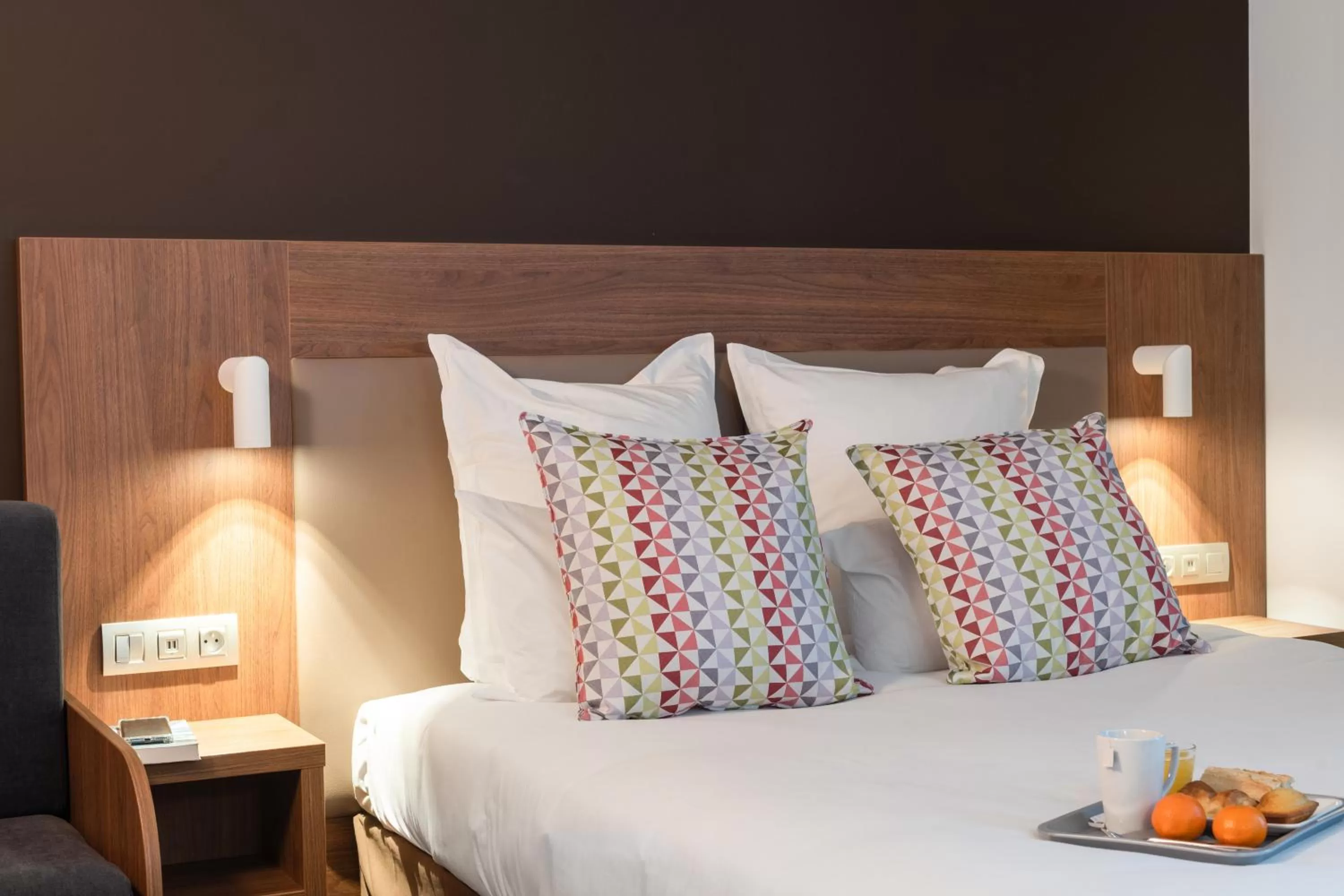 Bedroom, Bed in Campanile Epinal Centre - Gare