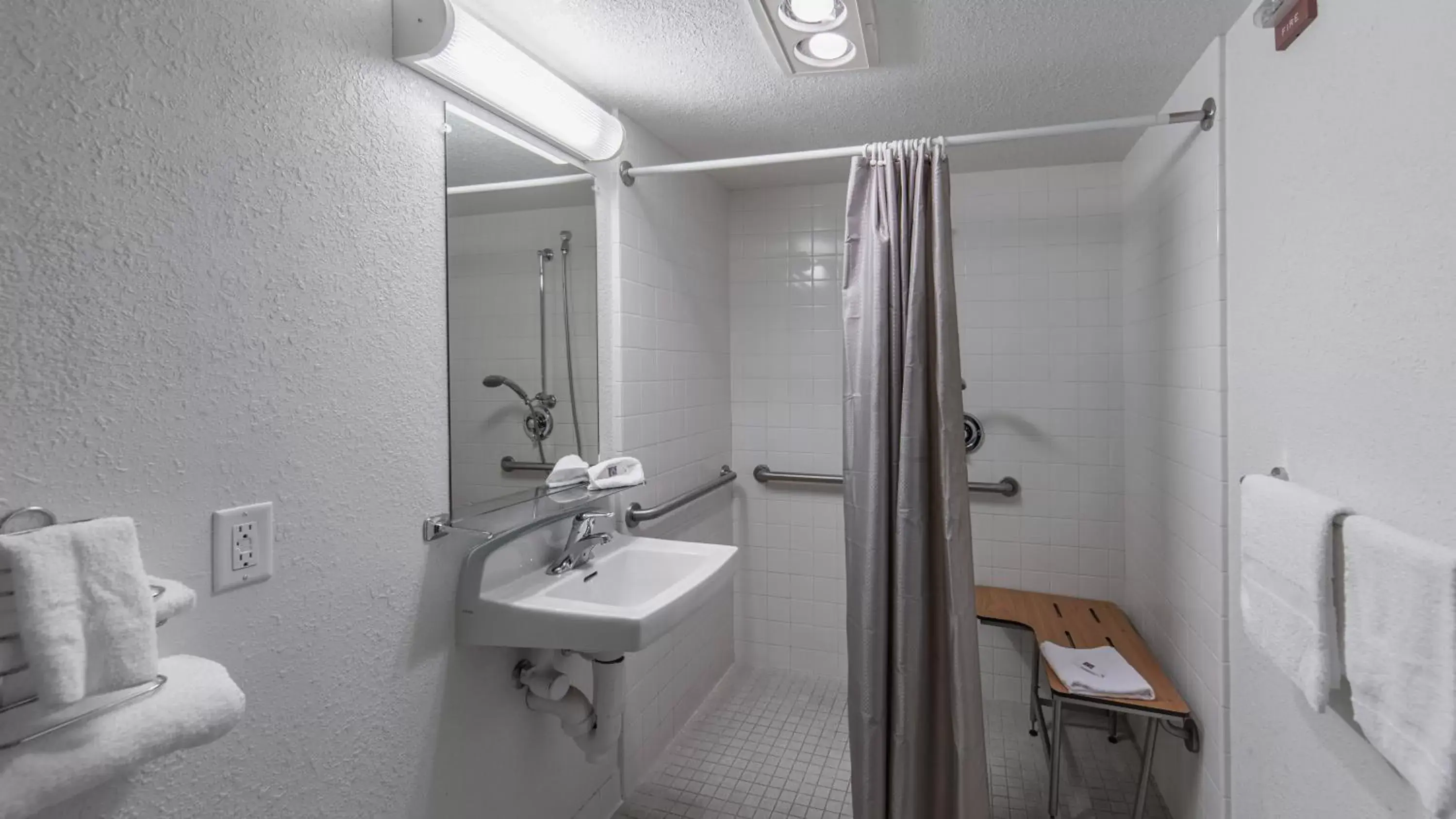 Bathroom in Motel 6-Medford, OR - North