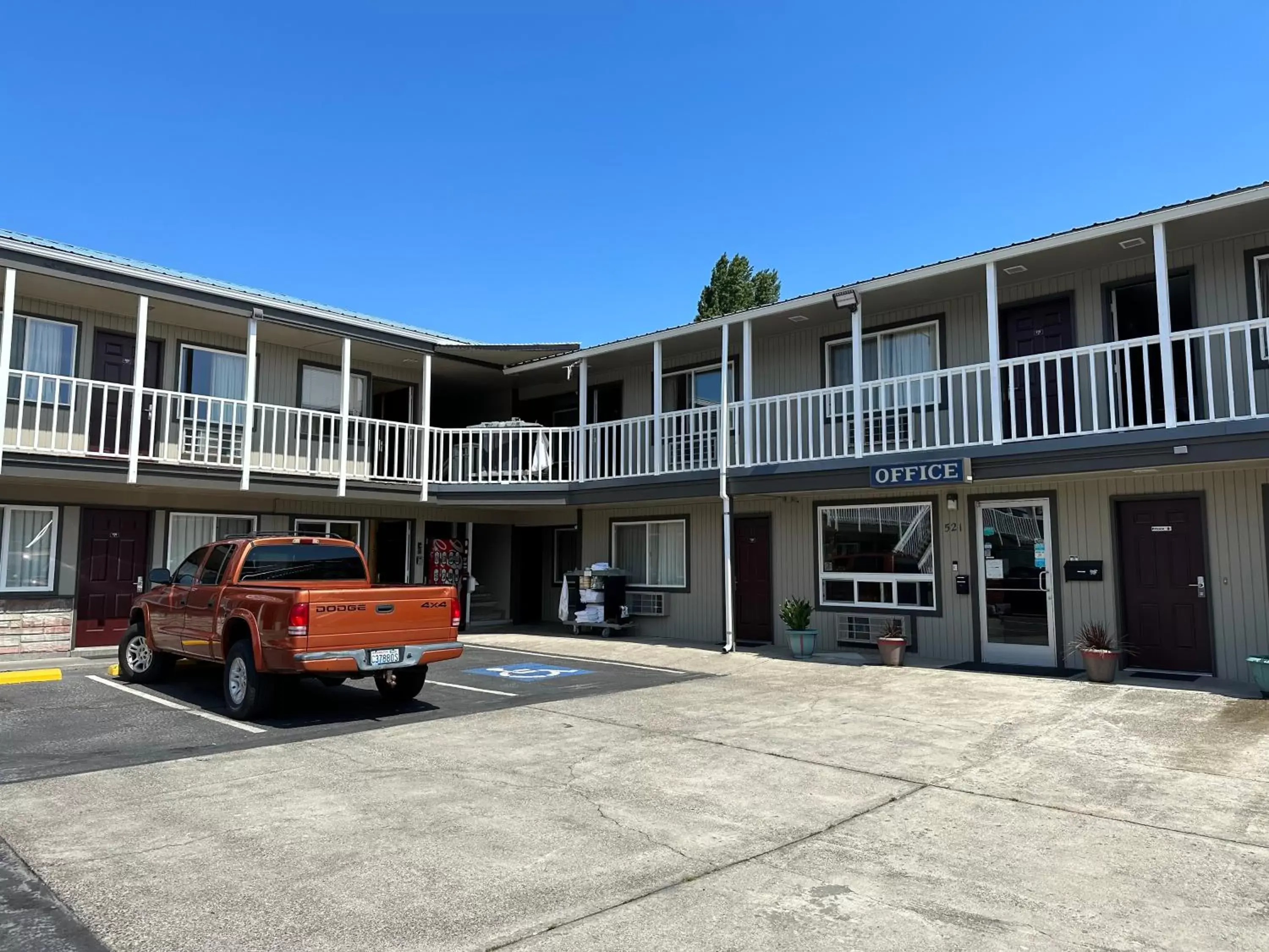 Property Building in Royal Victorian Motel