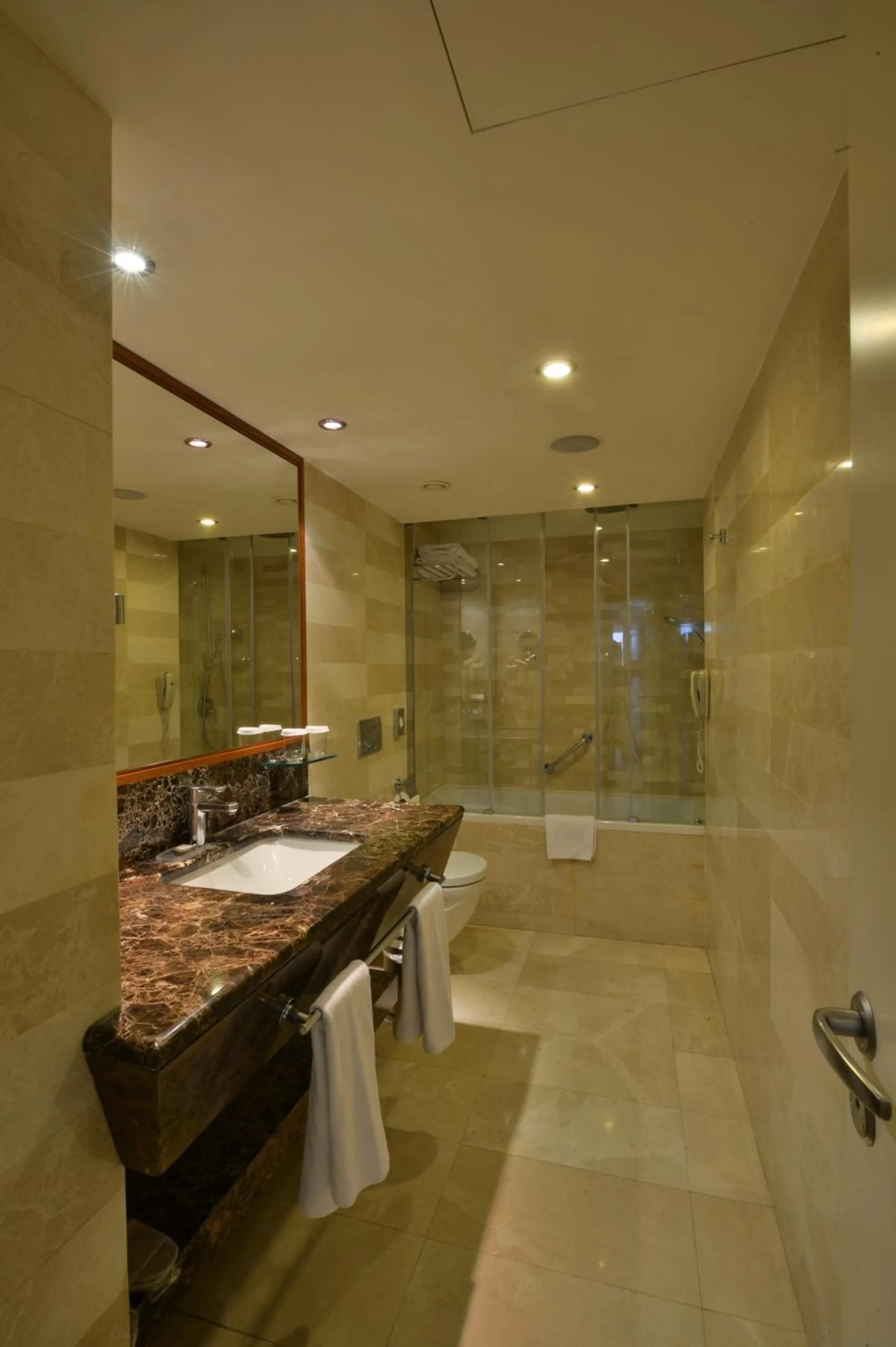 Shower in Marigold Thermal & Spa Hotel Bursa