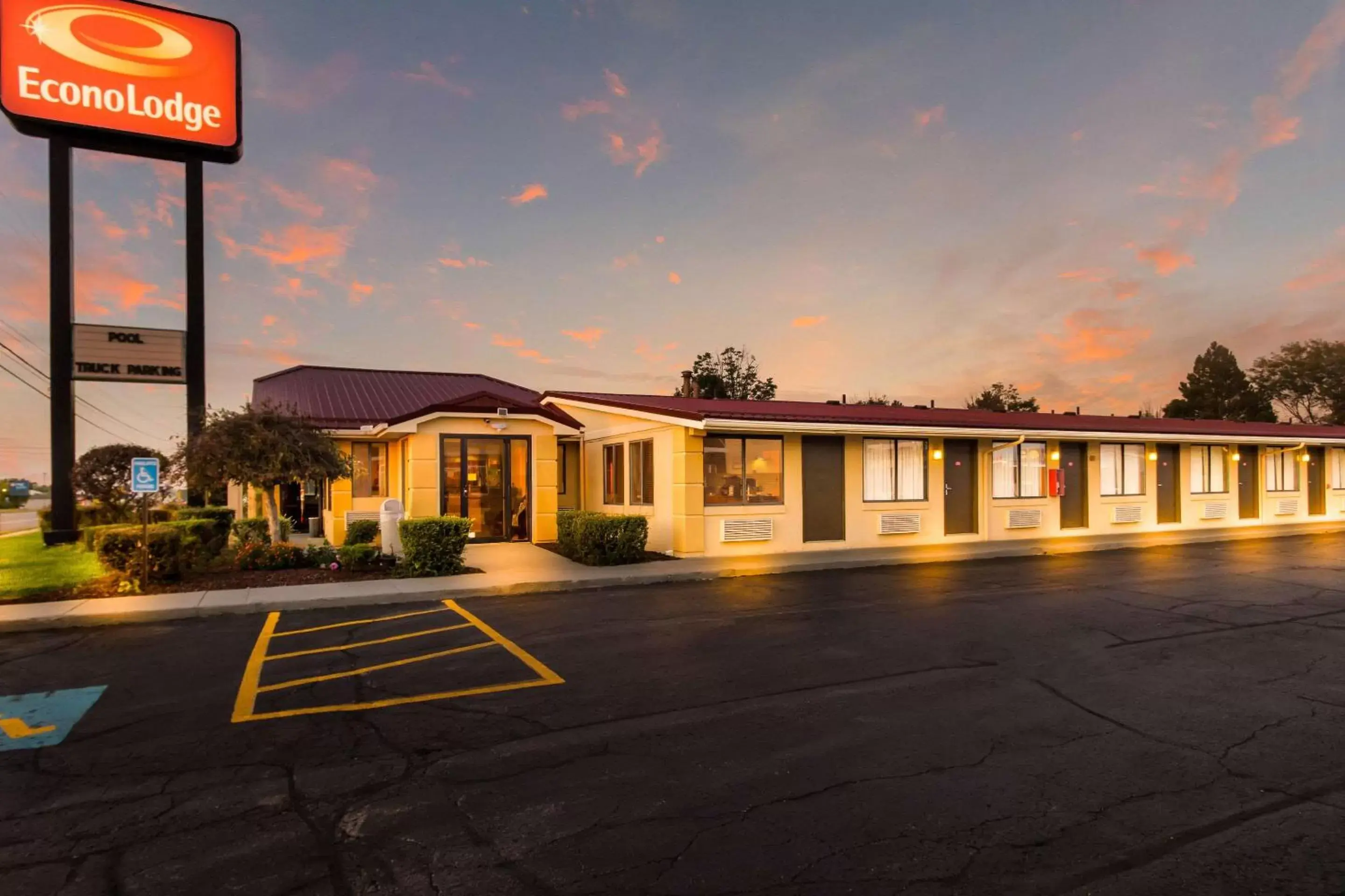 Other, Property Building in Econo Lodge Norwalk