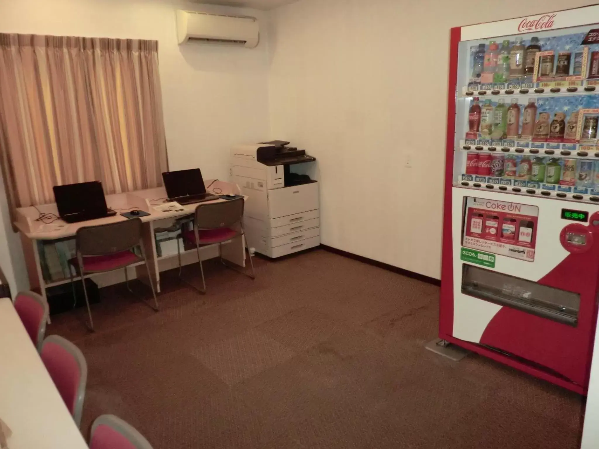 Communal lounge/ TV room in Hotel Minatoya
