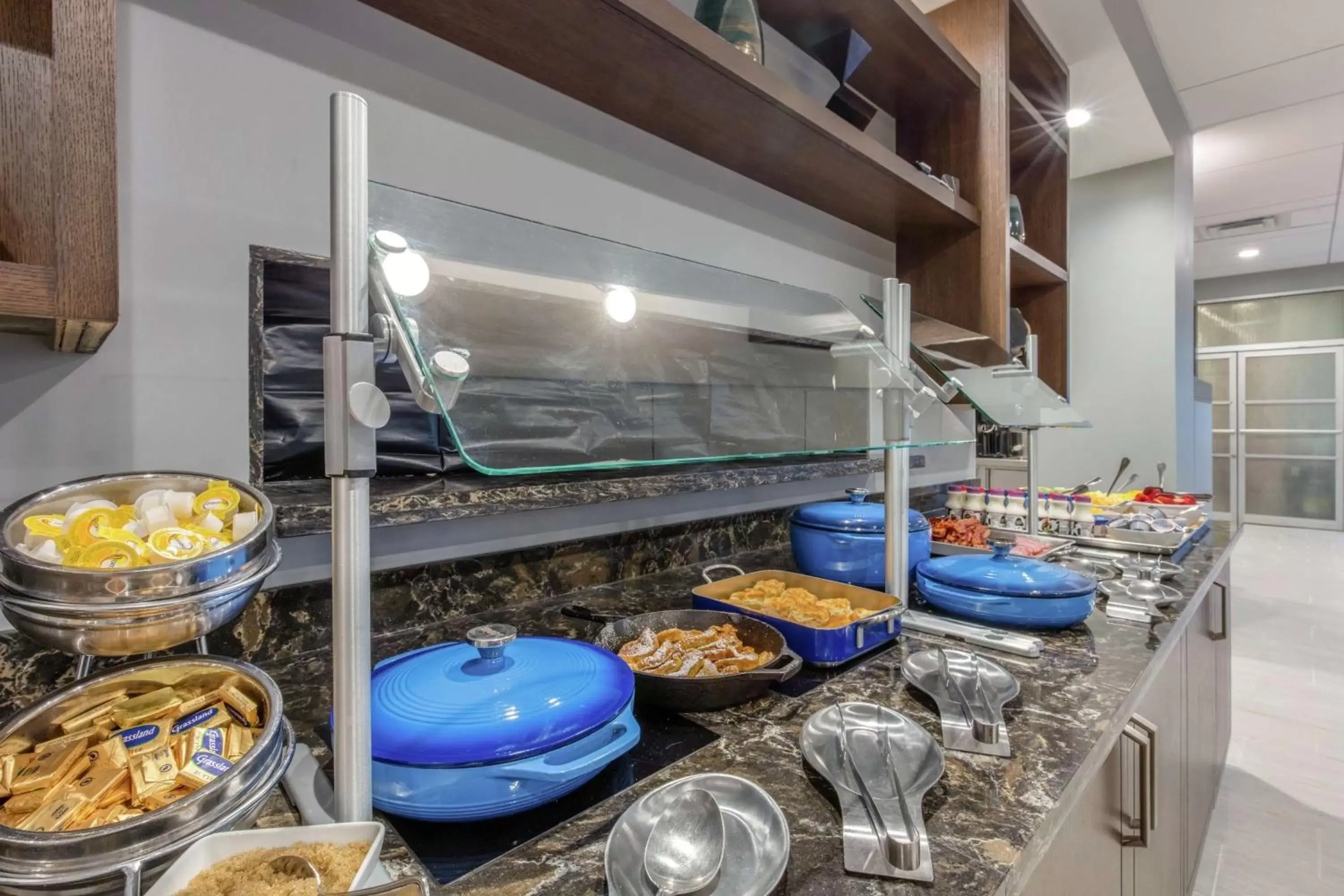 Dining area, Food in DoubleTree Birmingham Perimeter Park