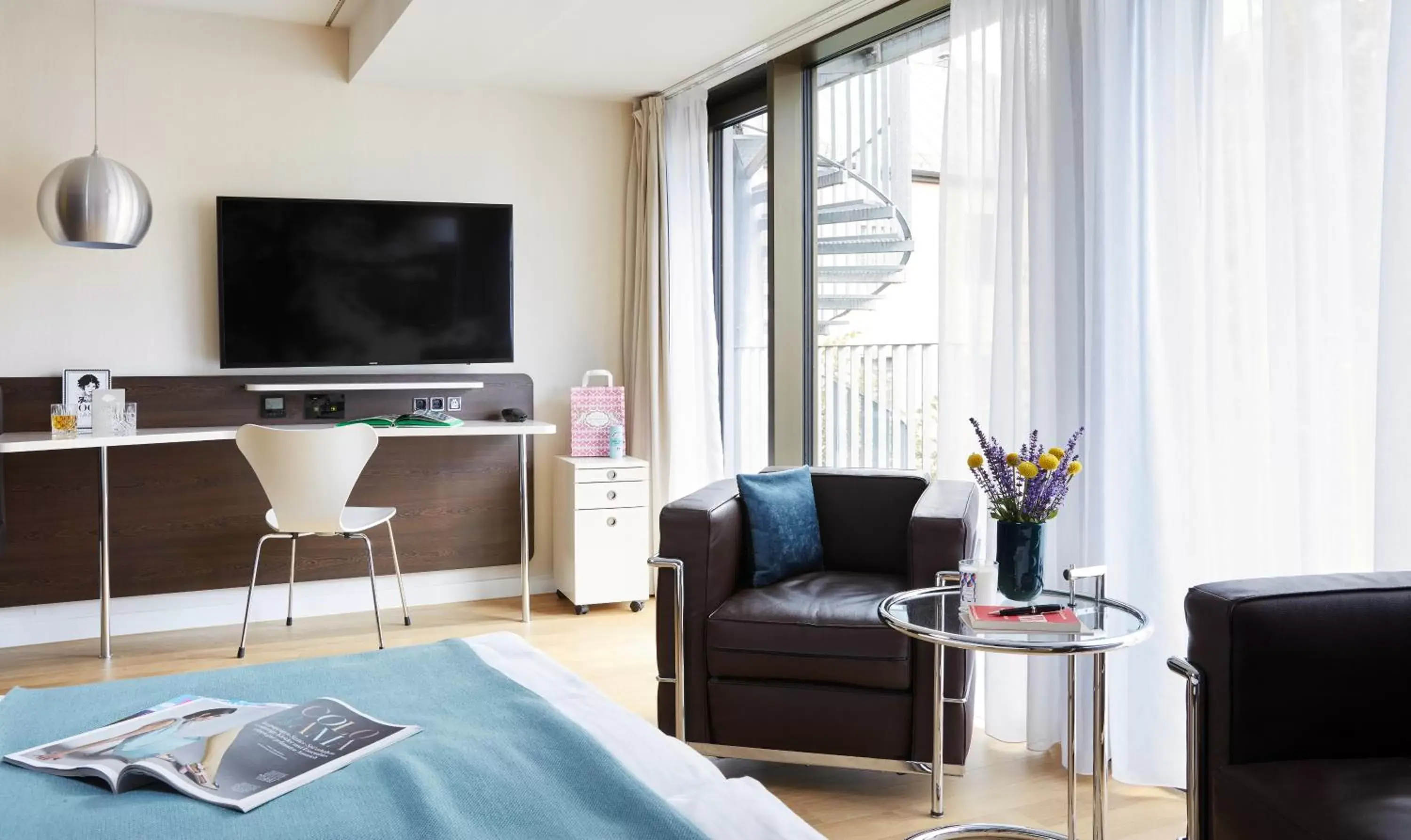 Seating area, Bed in Living Hotel Das Viktualienmarkt Seating area, Bed in Living Hotel Das Viktualienmarkt