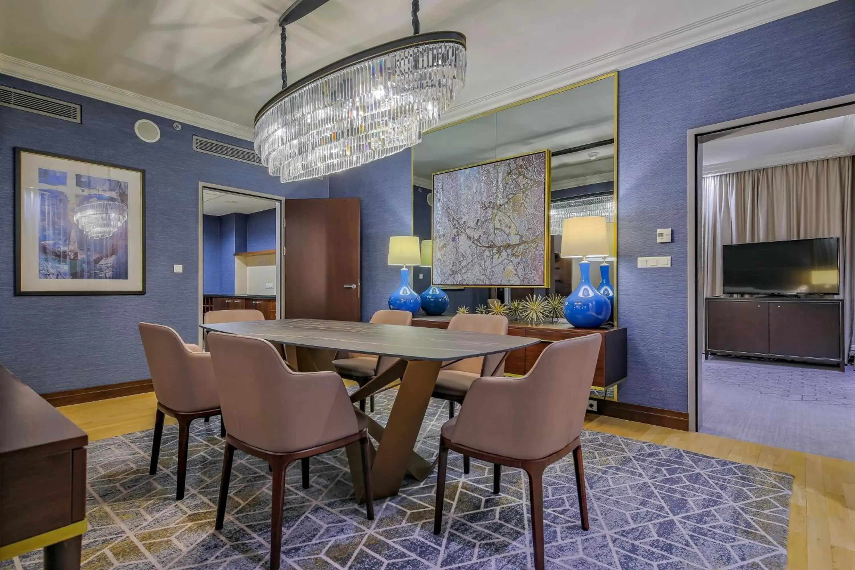 Photo of the whole room, Dining Area in InterContinental Warszawa, an IHG Hotel