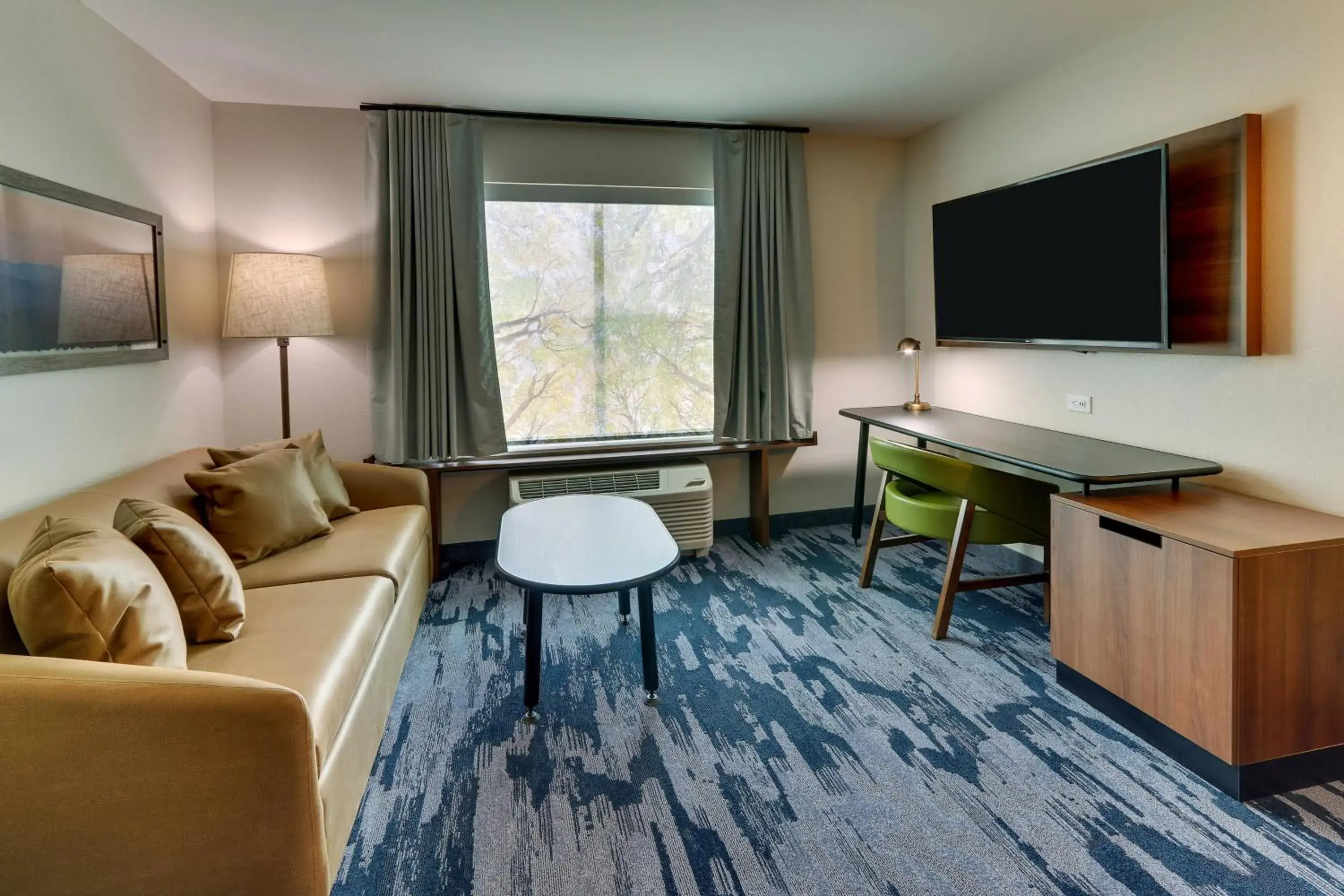 Photo of the whole room, Seating Area in Fairfield Inn and Suites by Marriott Warsaw