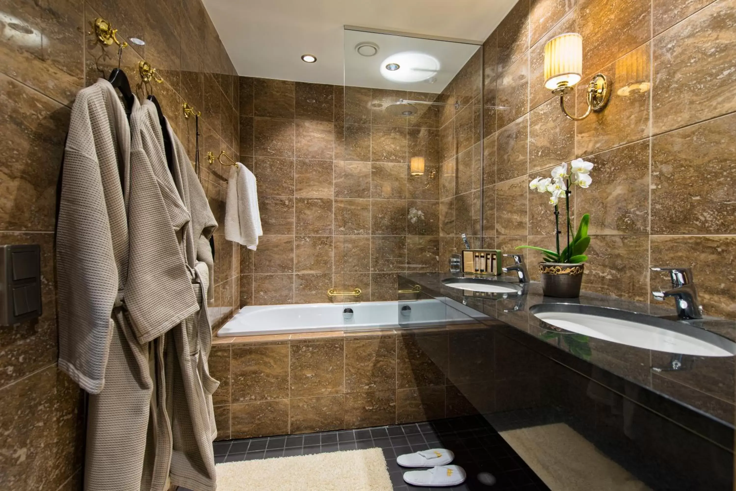 Shower, Bathroom in Hotel Haikko Manor & Spa
