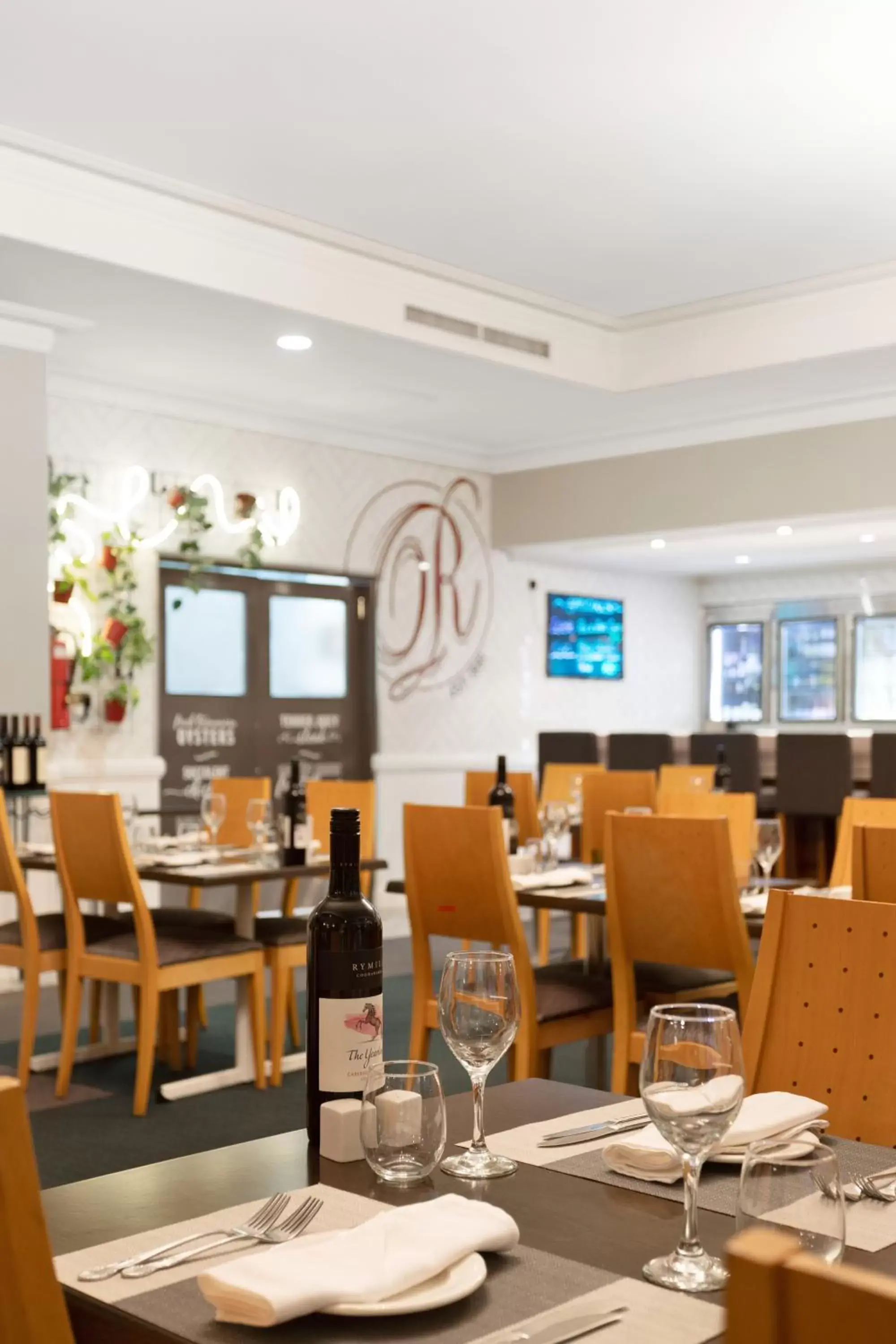 Restaurant/places to eat in Coopers Colonial Motel Restaurant/places to eat in Coopers Colonial Motel