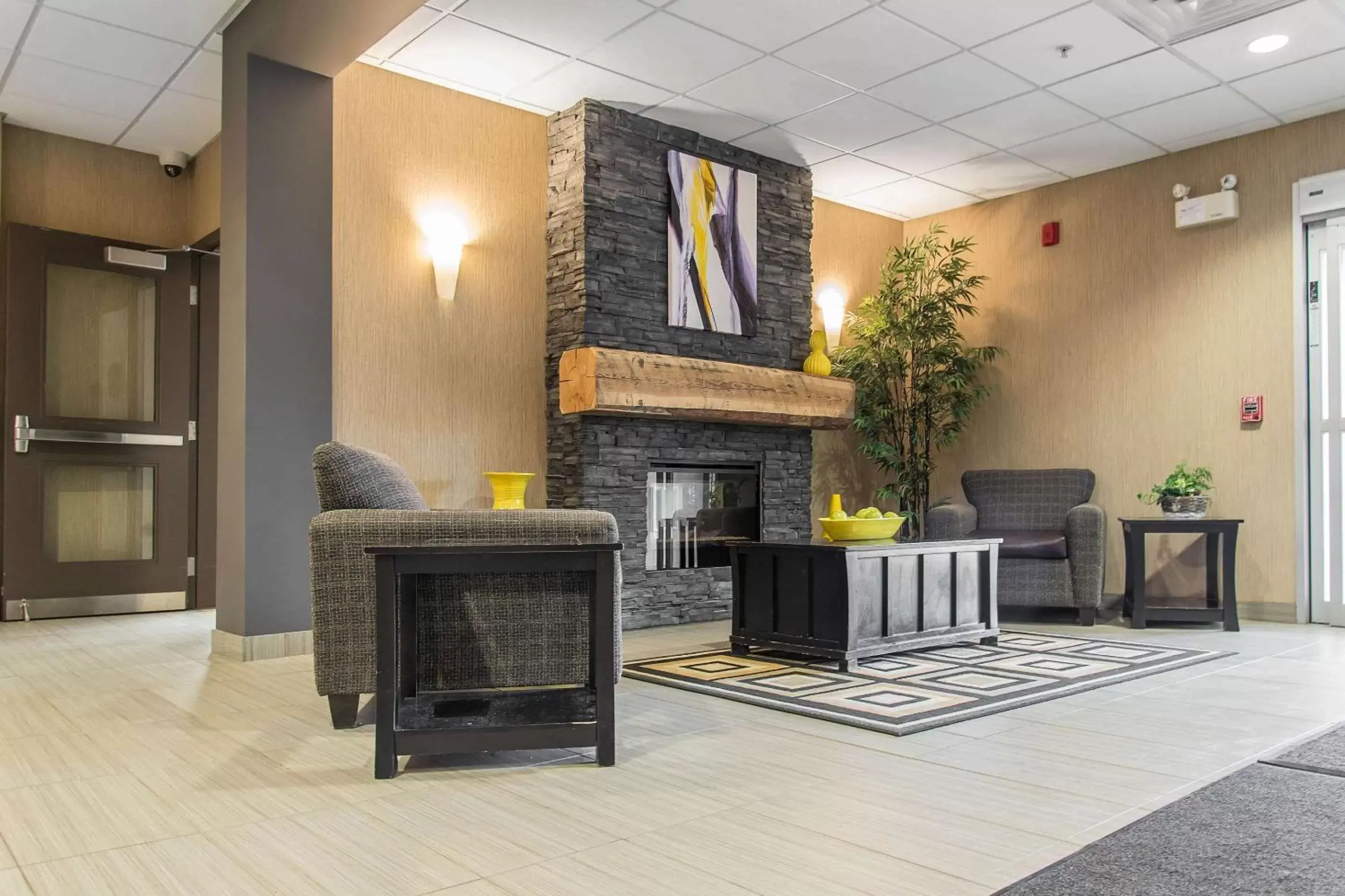 Lobby or reception, Seating Area in MainStay Suites Winnipeg