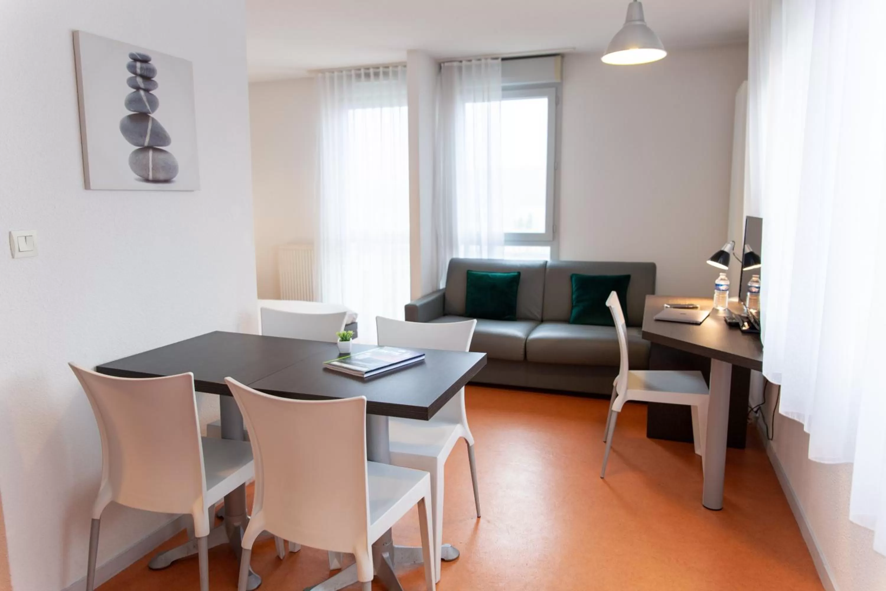 Seating area in Comfort Aparthotel Besancon Hauts du Chazal