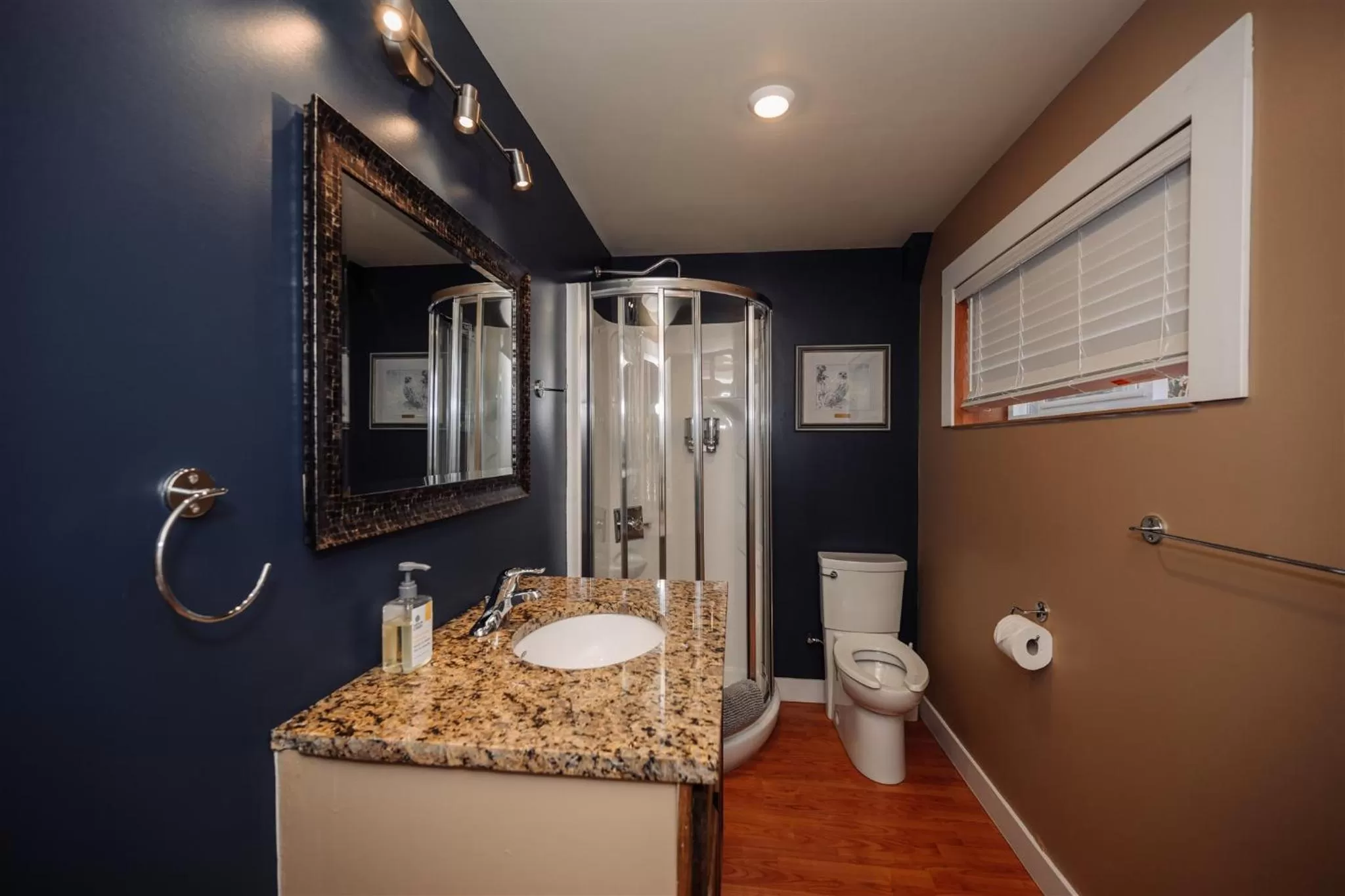 Bathroom in Similkameen Wild Resort & Winery Retreat