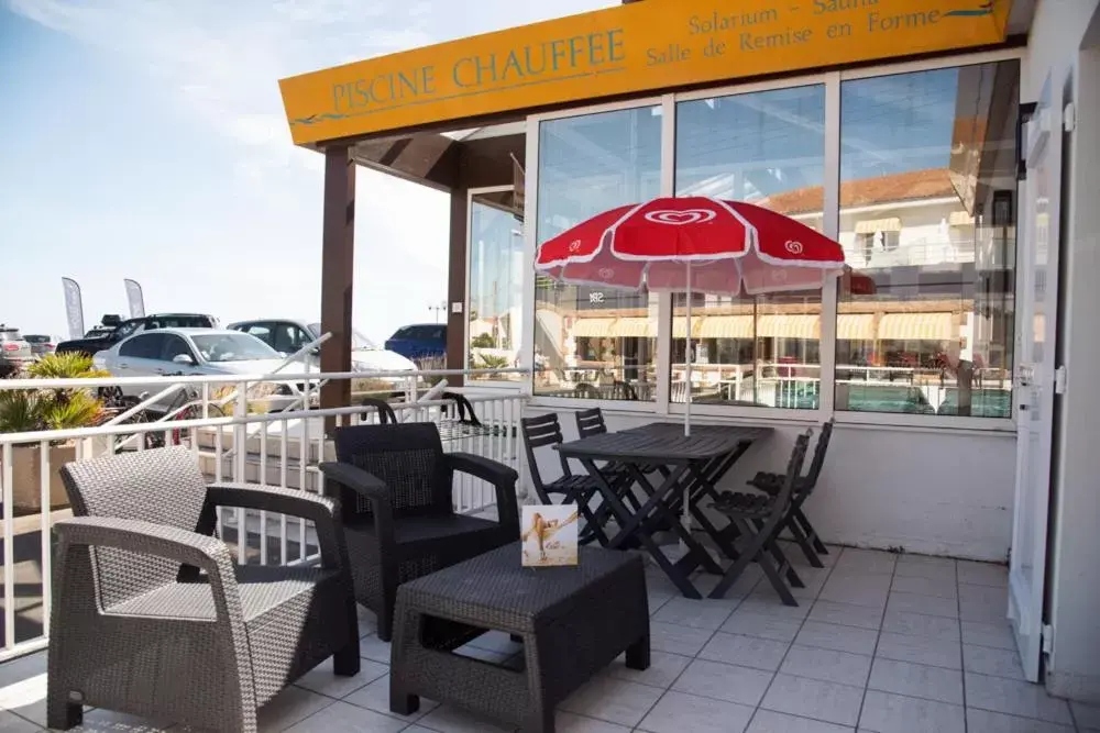 Patio, Restaurant/Places to Eat in Hotel Les Dunes