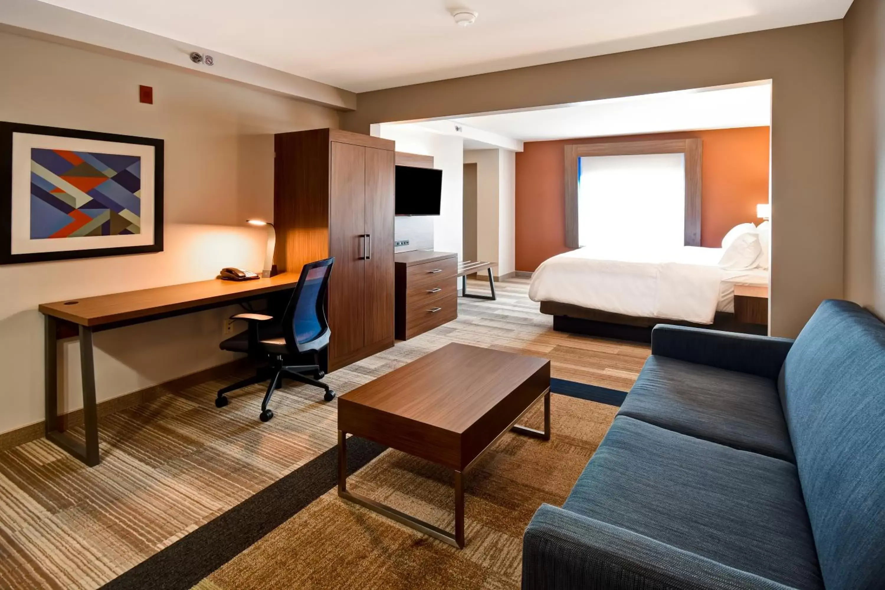 Bed, Seating Area in Holiday Inn Express & Suites Schererville, an IHG Hotel