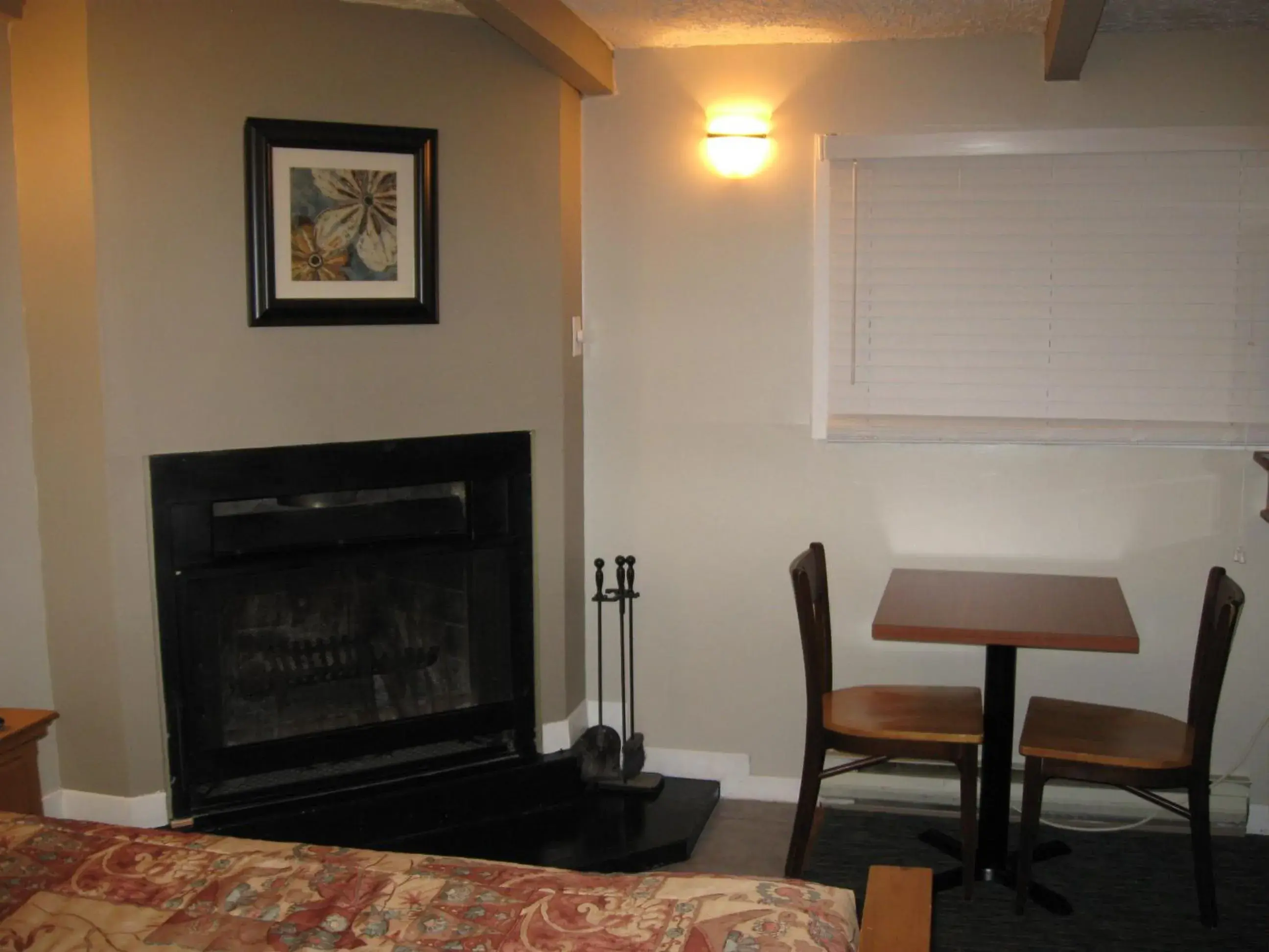 Photo of the whole room, Seating Area in Motel Clair Mont