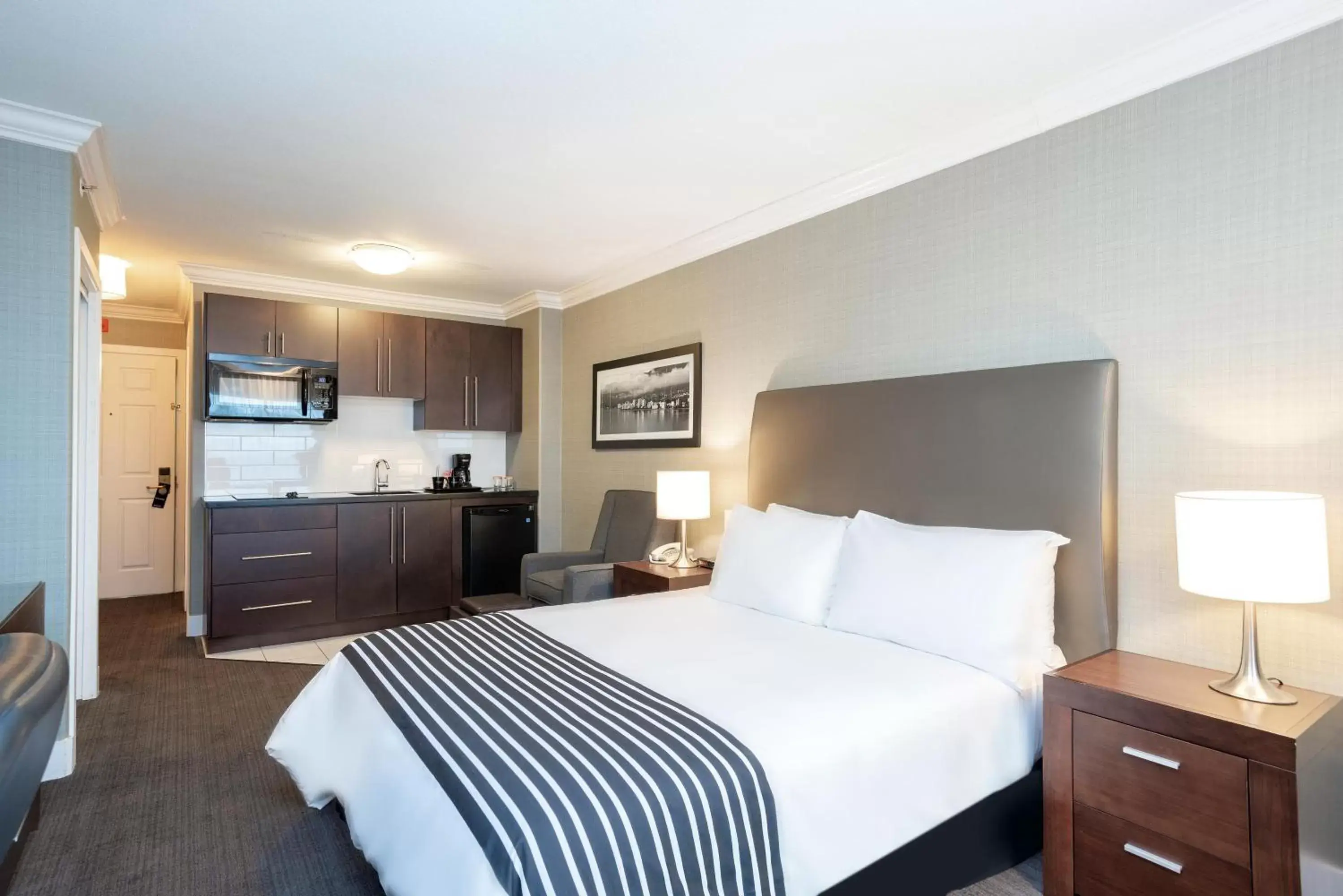 Photo of the whole room, Bed in Sandman Hotel Vancouver Airport