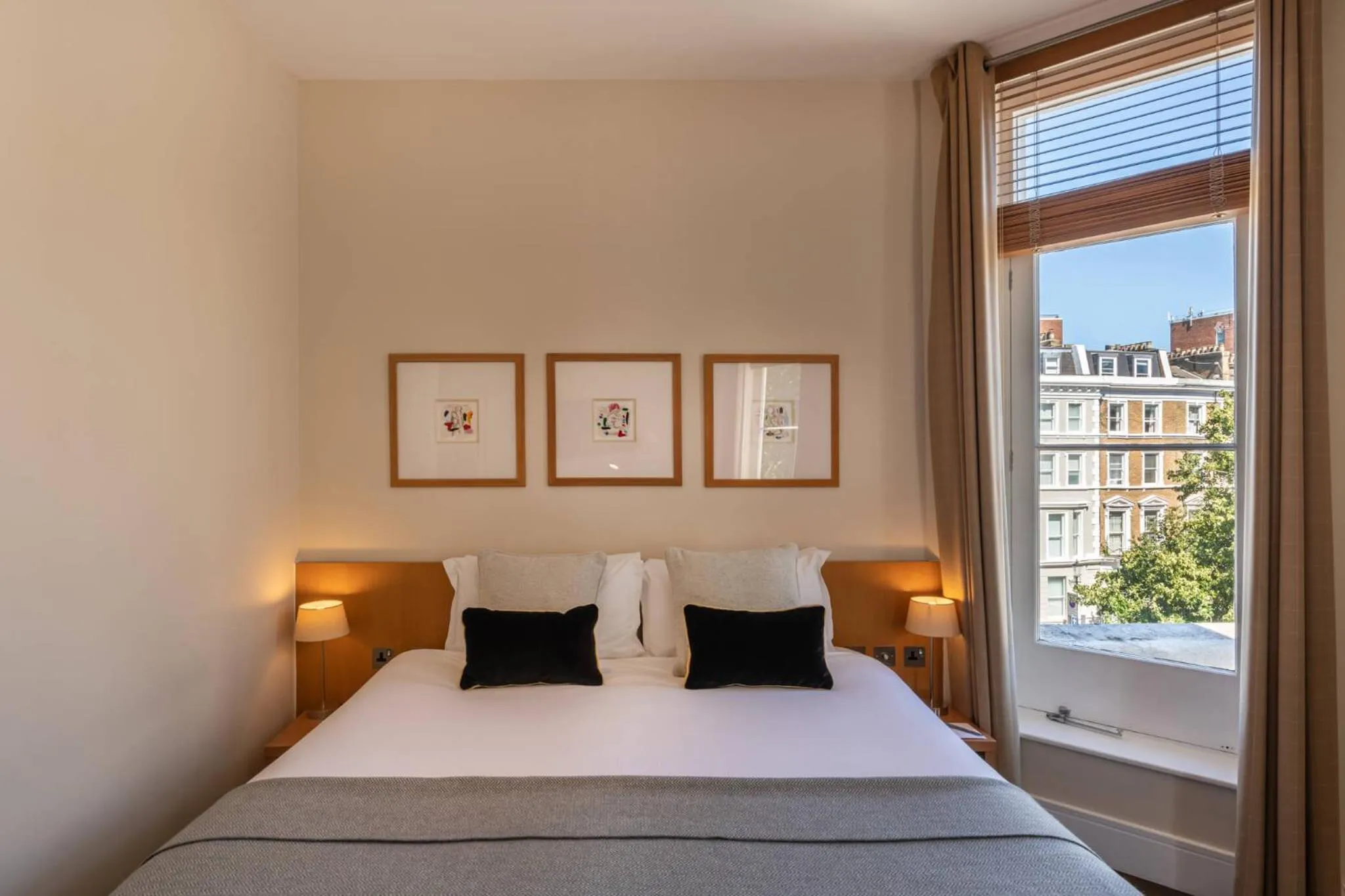 Bedroom, Bed in The Resident Kensington