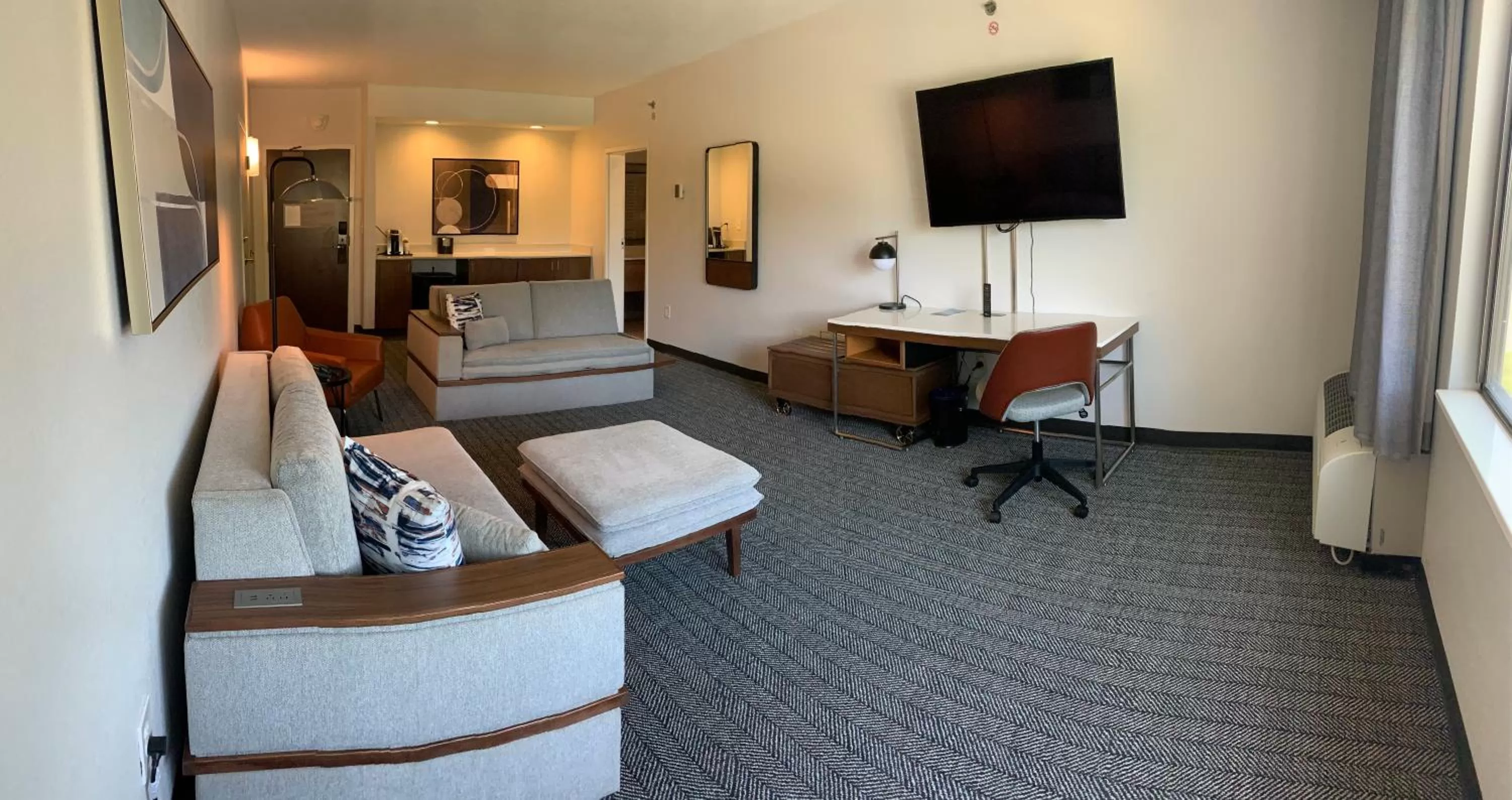 Living room, Bed in Courtyard by Marriott Charlotte Ballantyne
