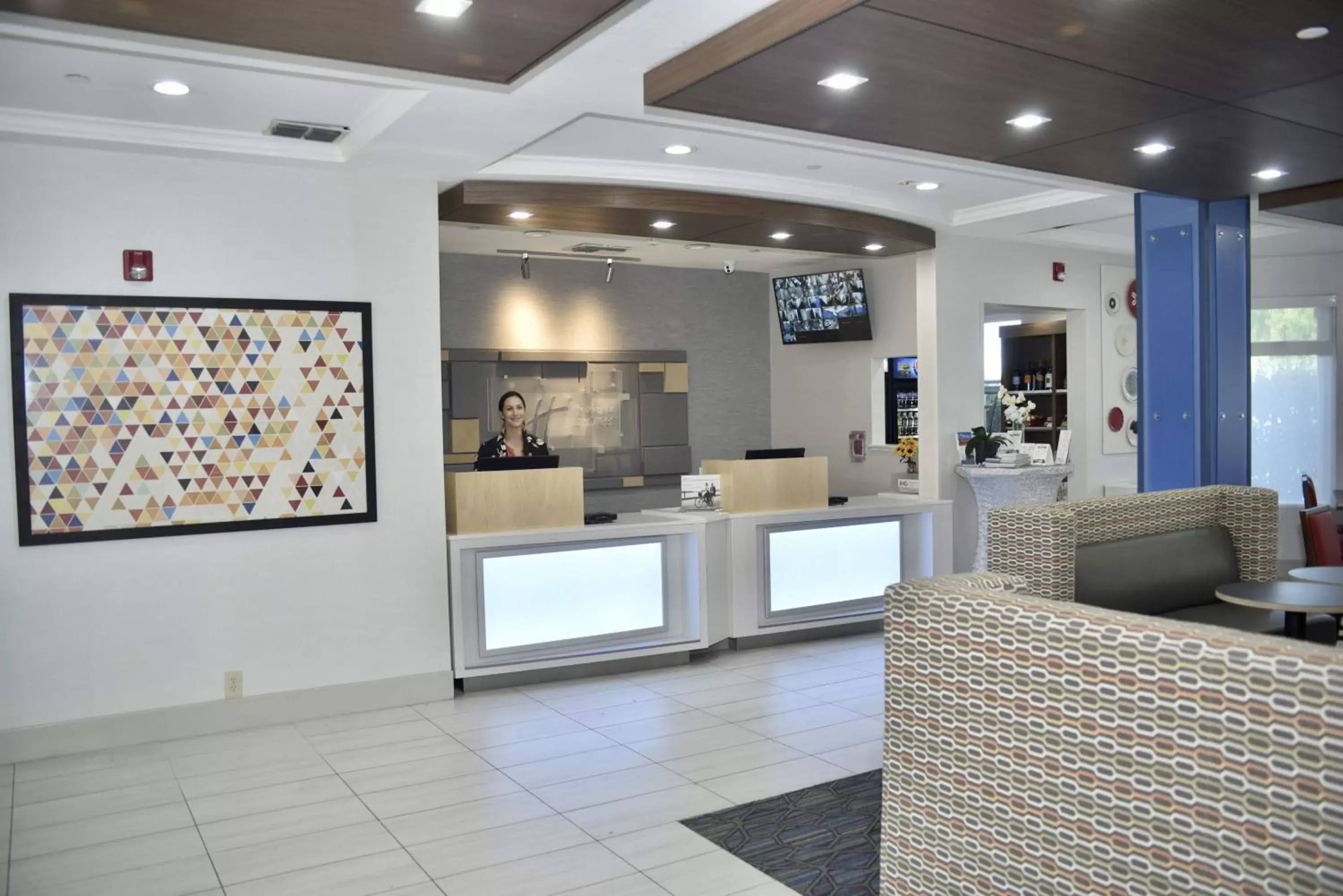 Lobby or reception in Holiday Inn Express Windsor Sonoma Wine Country by IHG Lobby or reception in Holiday Inn Express Windsor Sonoma Wine Country by IHG