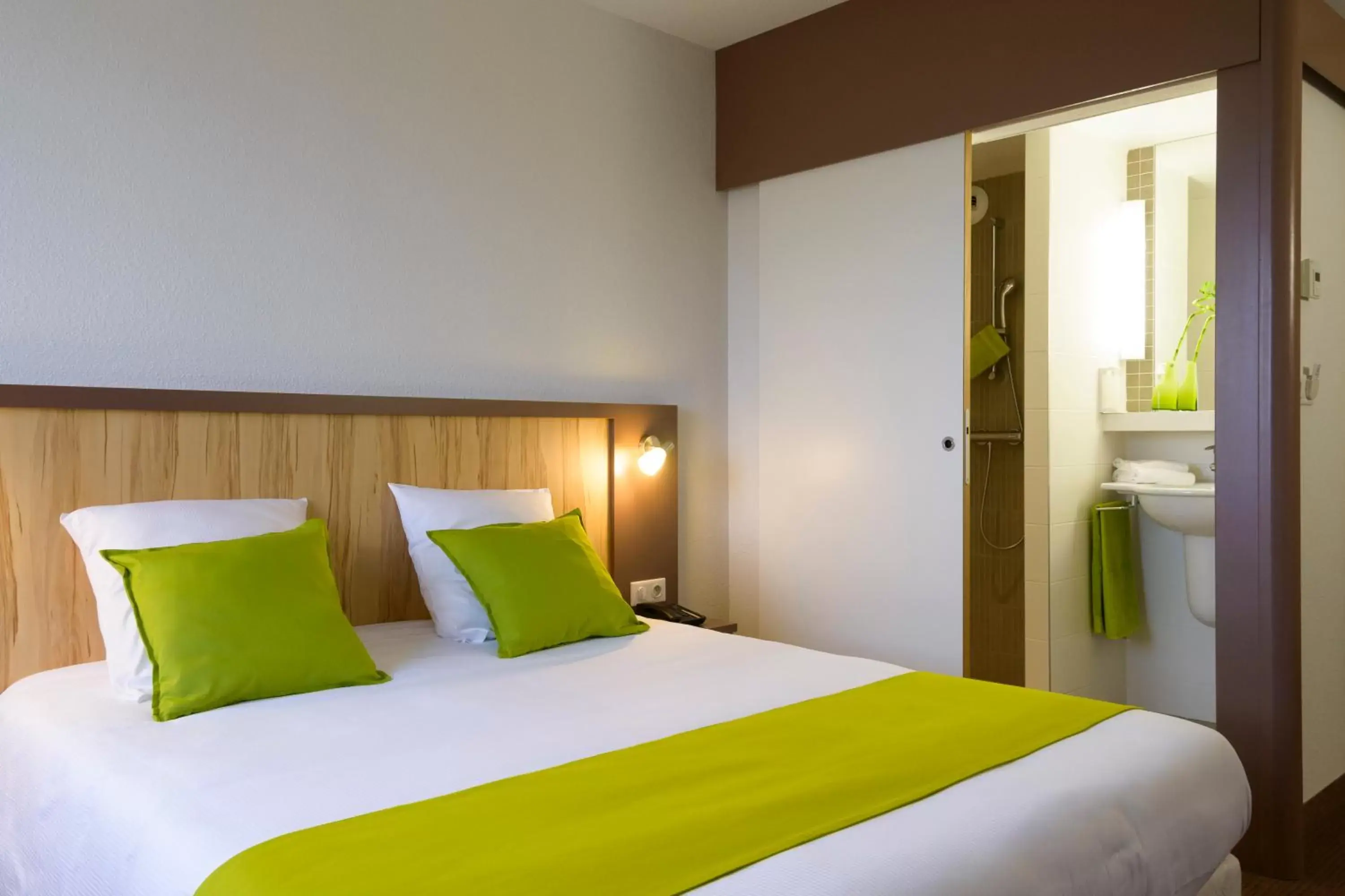 Bedroom, Bed in Brit Hotel Reims Croix Blandin