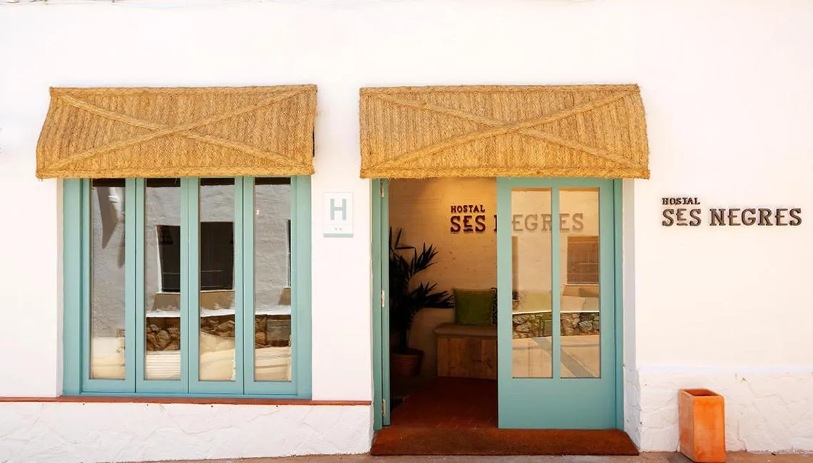 Facade/entrance in Hostal Ses Negres