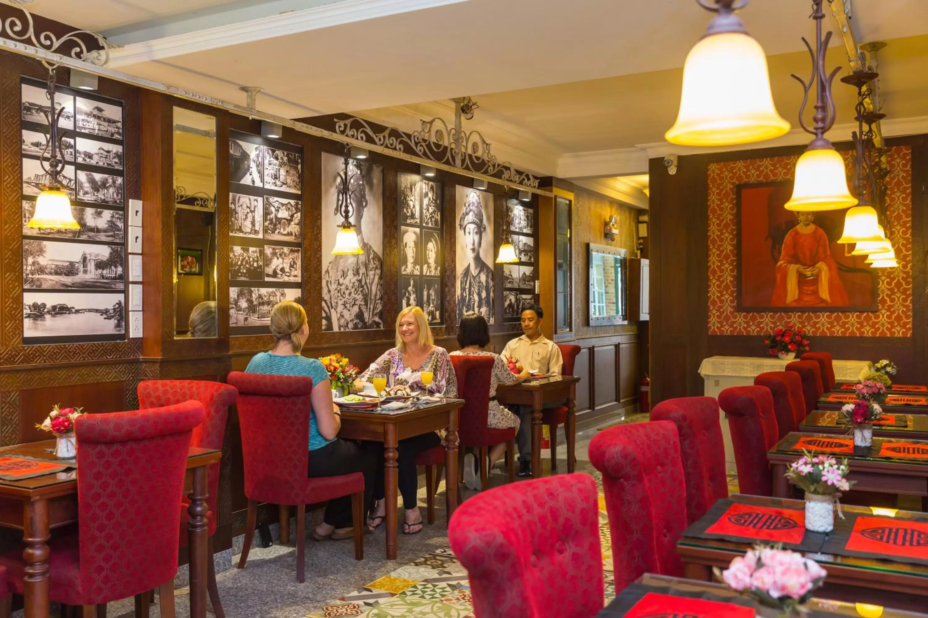 Restaurant/places to eat in Ben Thanh Boutique Hotel