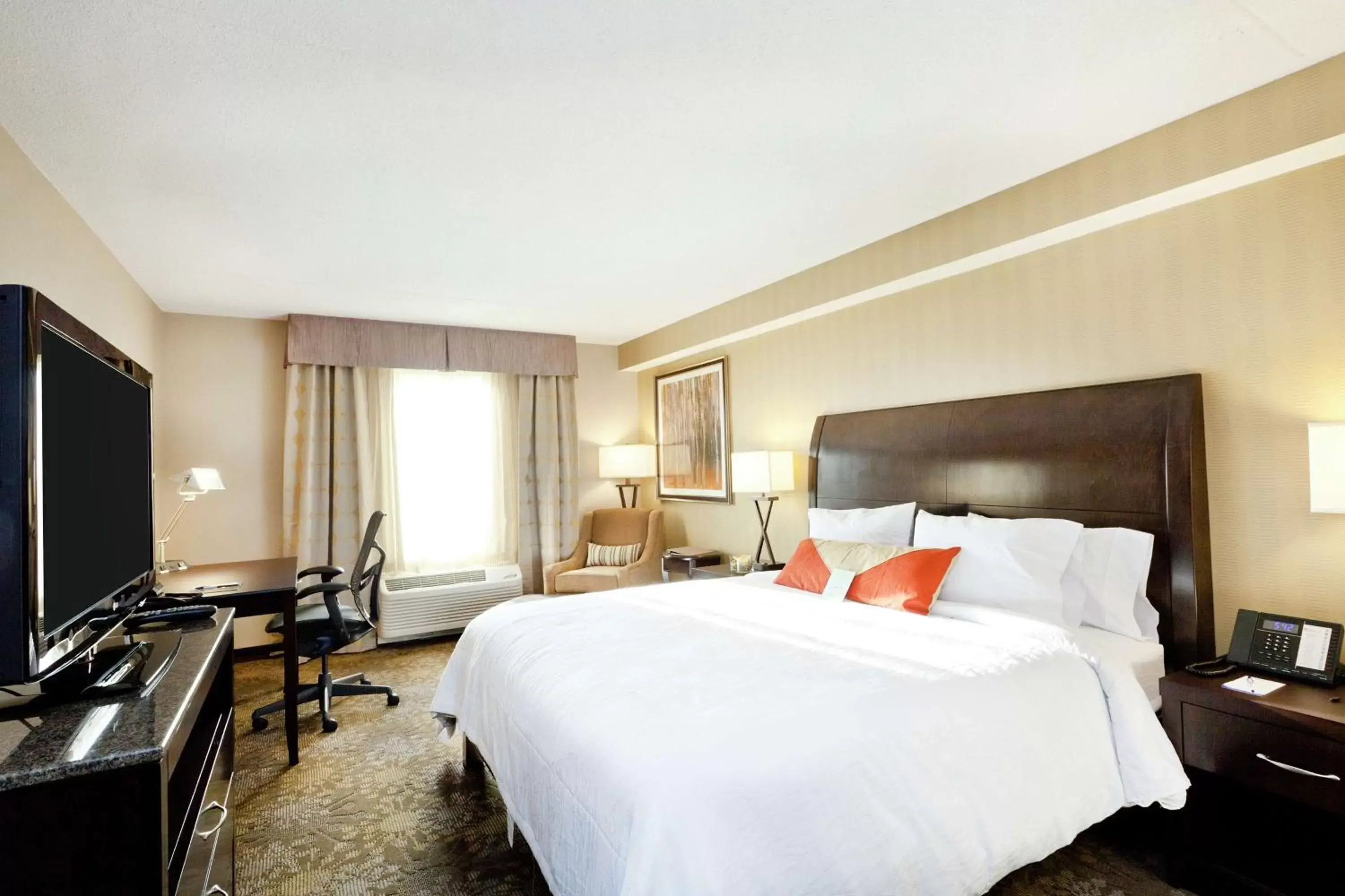 Bedroom, Bed in Hilton Garden Inn Toronto/Brampton