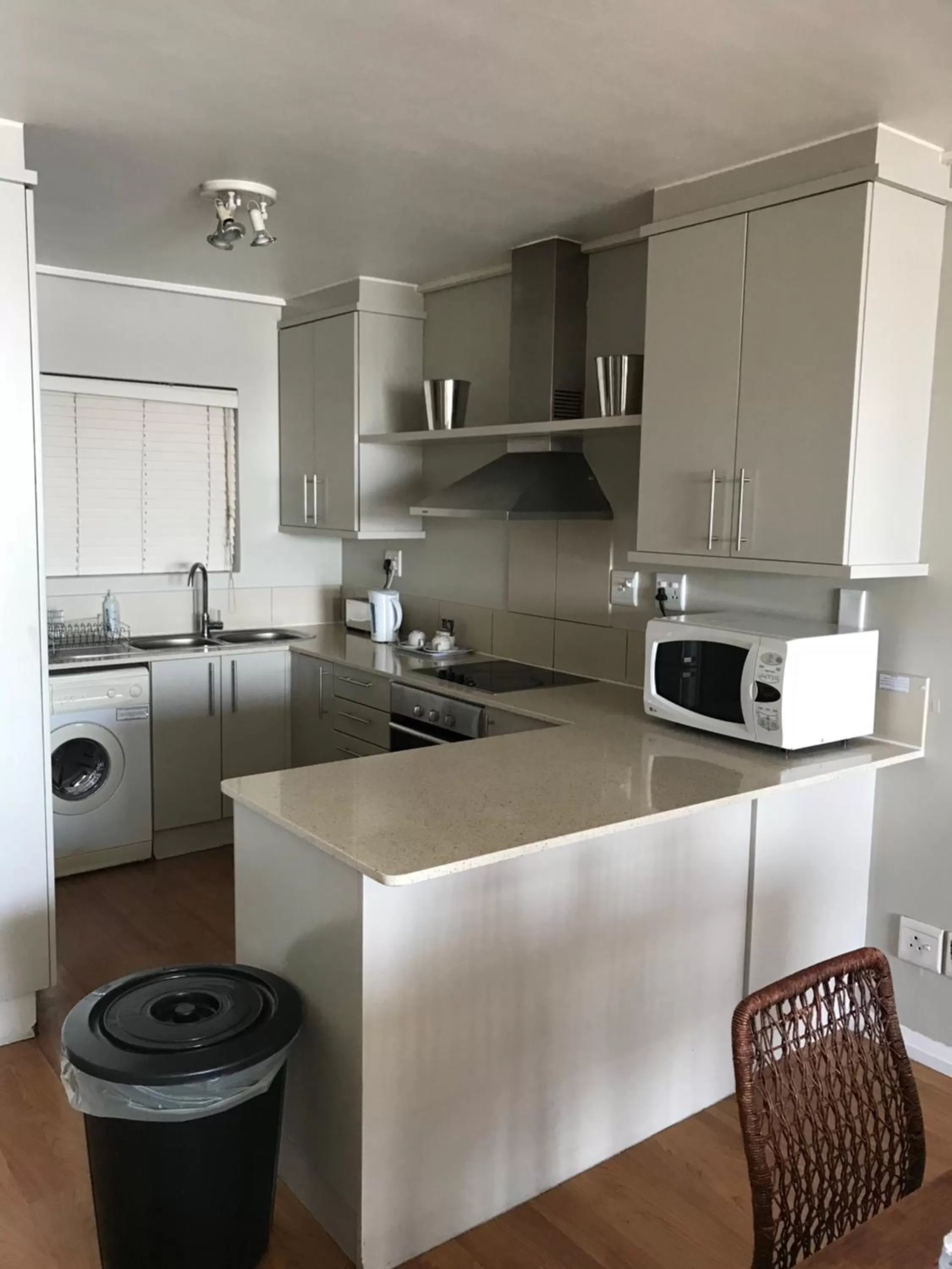 Kitchen or kitchenette, Kitchen/Kitchenette in A310 Lagoon Beach Apartment & Spa