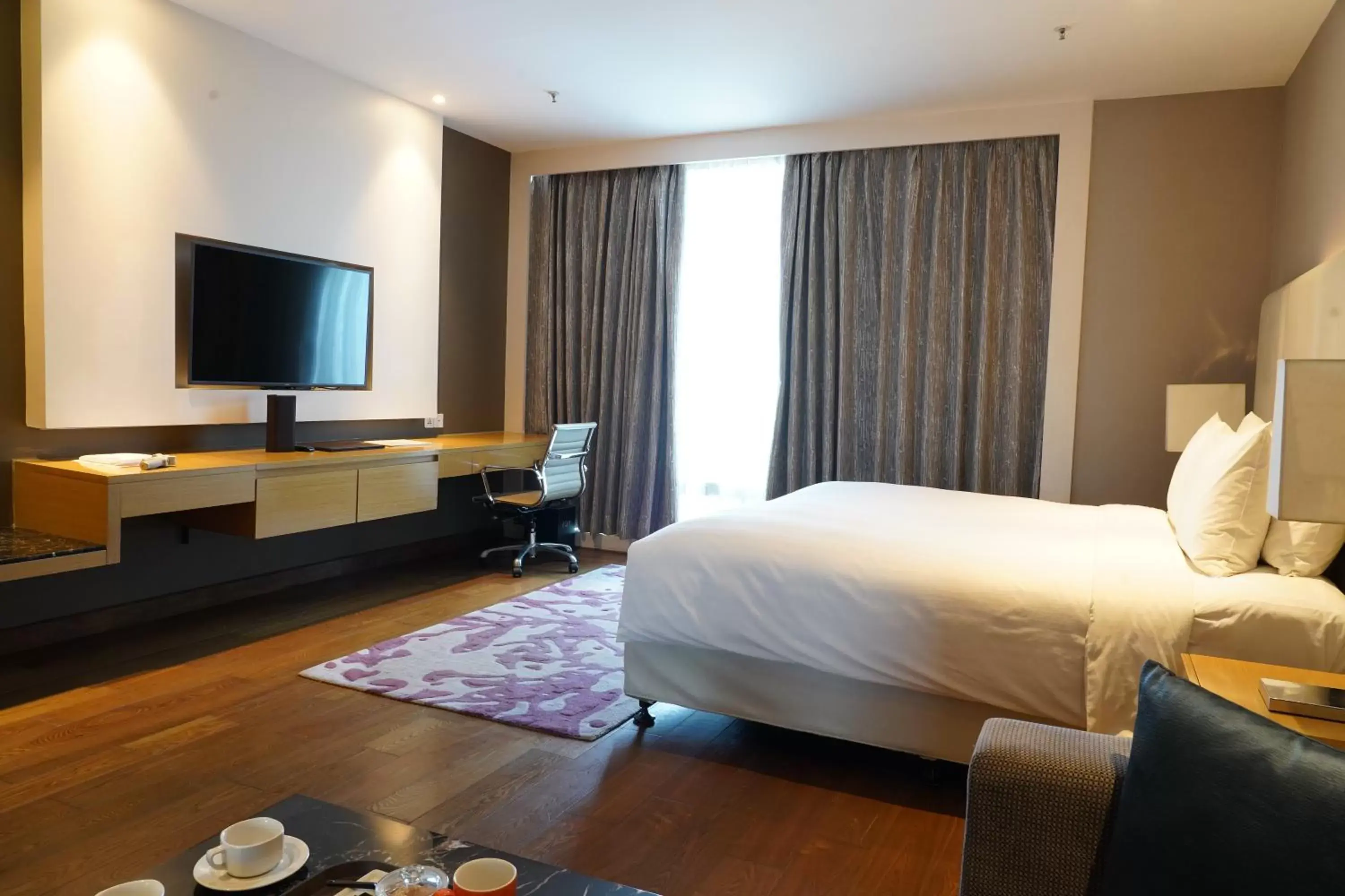 TV and multimedia, Bed in Marriott Executive Apartments Hyderabad