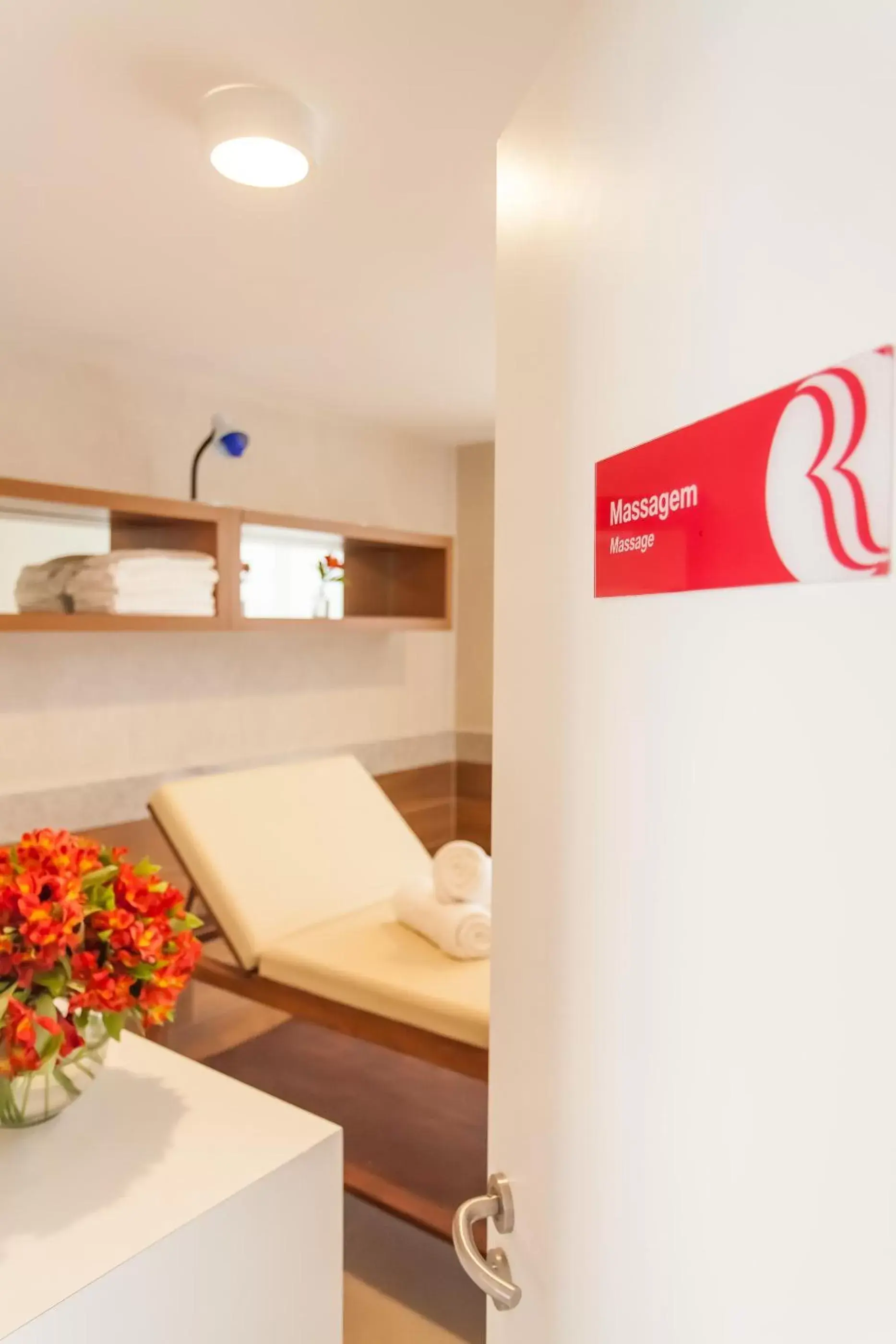 Massage in Ramada Hotel & Suites Campos Pelinca
