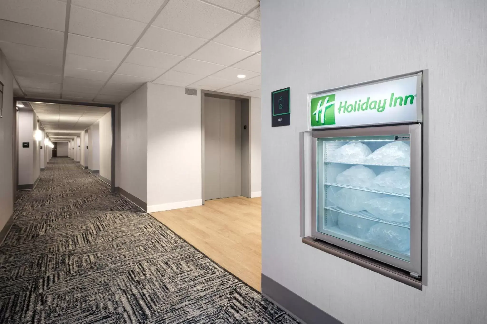 Lobby or reception in Holiday Inn Chicago O'Hare - Rosemont by IHG Lobby or reception in Holiday Inn Chicago O'Hare - Rosemont by IHG