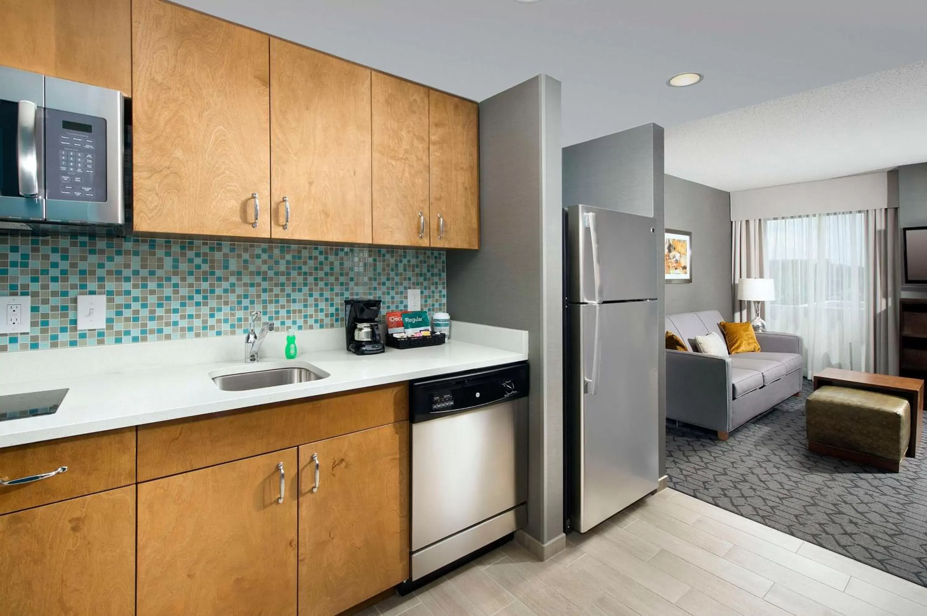 Living room, Kitchen/Kitchenette in Homewood Suites by Hilton Gaithersburg/Washington, DC North