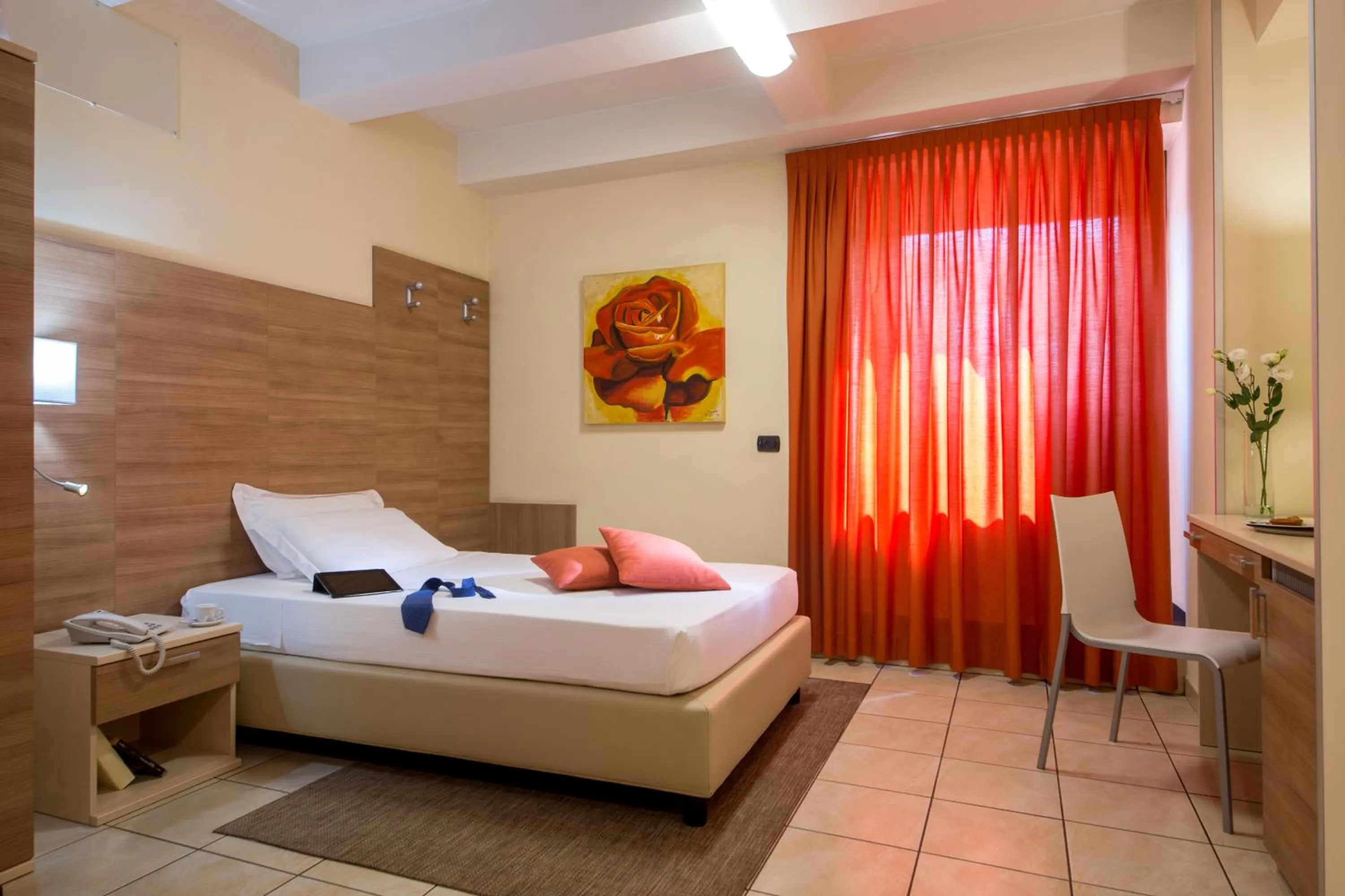 Single Room with French Bed in Hotel Domidea